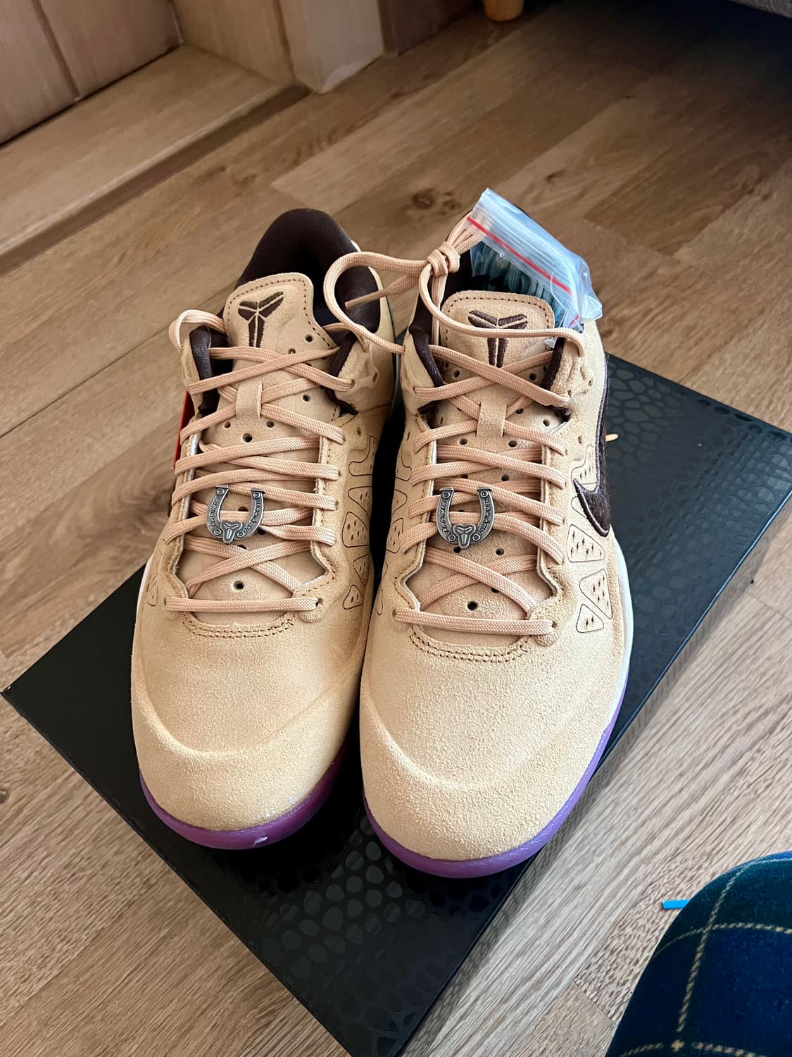 275)새상품 나이키 코비8 프로트로 시엠플레바로크 브라운 상품이미지3