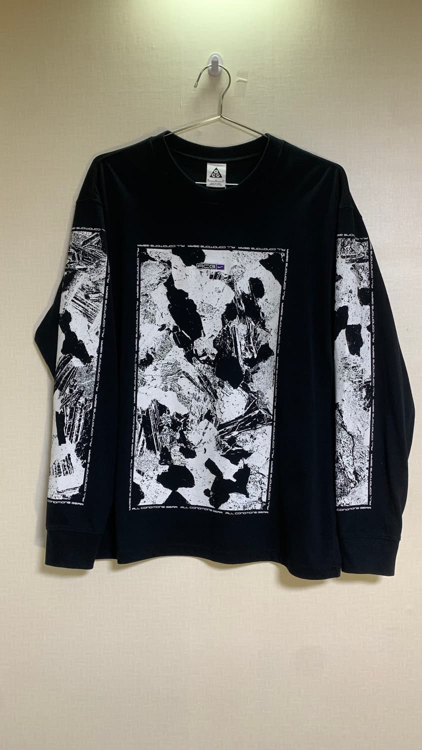 나이키 ACG 블랙 프린팅 긴팔티 상품이미지1