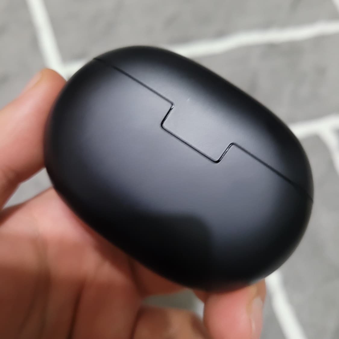 비츠 스튜디오 버즈 플러스 블랙 색상 본체 상품이미지2