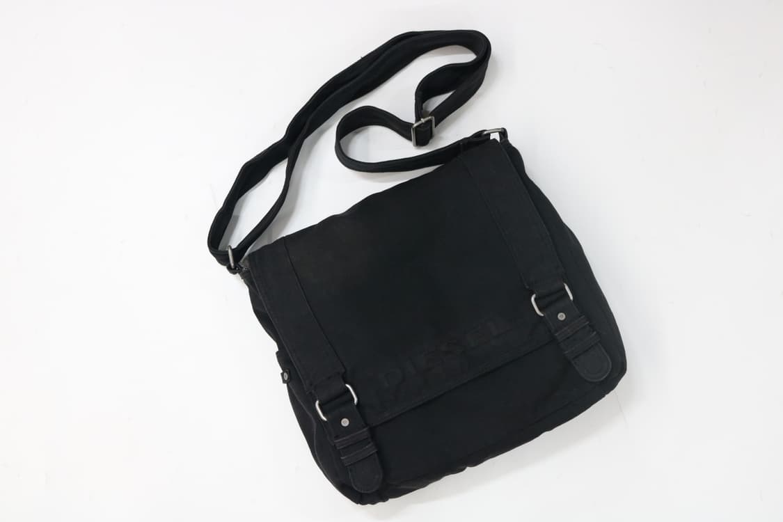 DIESEL 디젤 빈티지 엠보 로고 블랙 캔버스 메신저백 상품이미지2