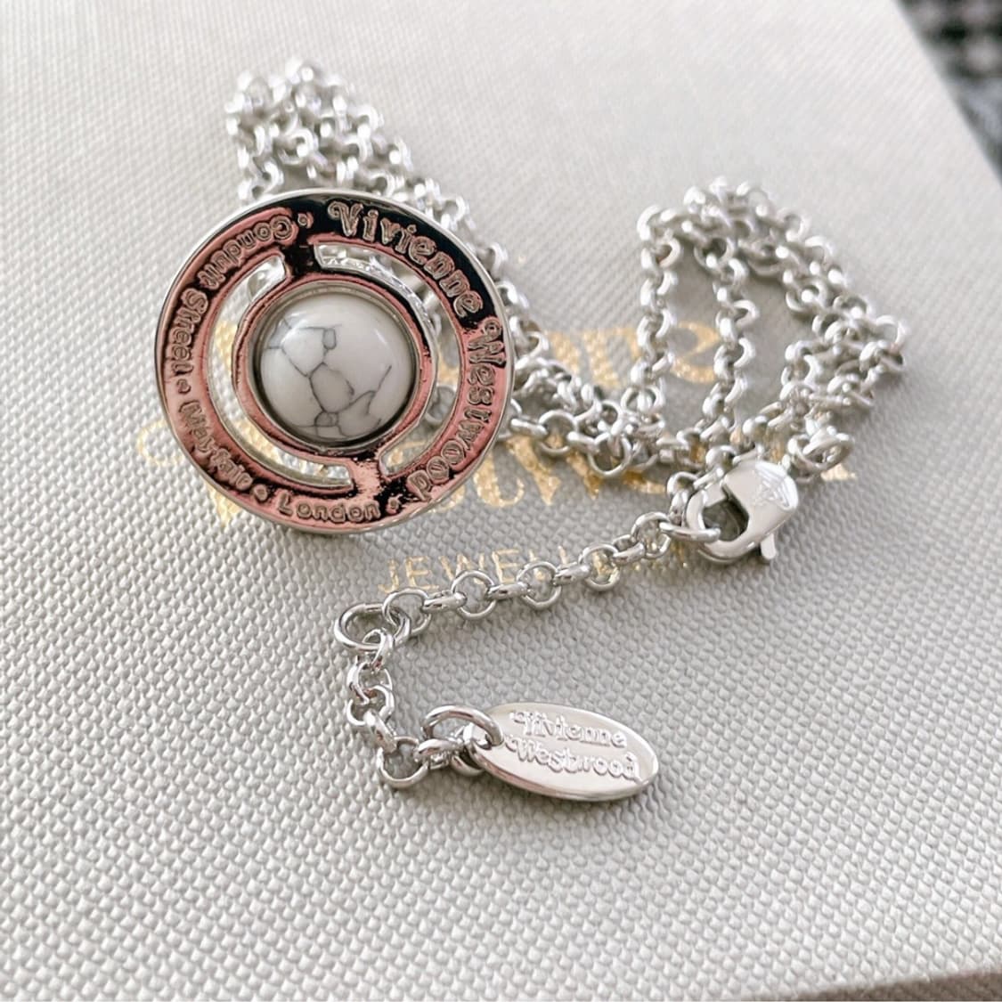 비비안 웨스트우드 아카이브 화이트 대리석 3d orb 팬던트 목걸이 상품이미지2