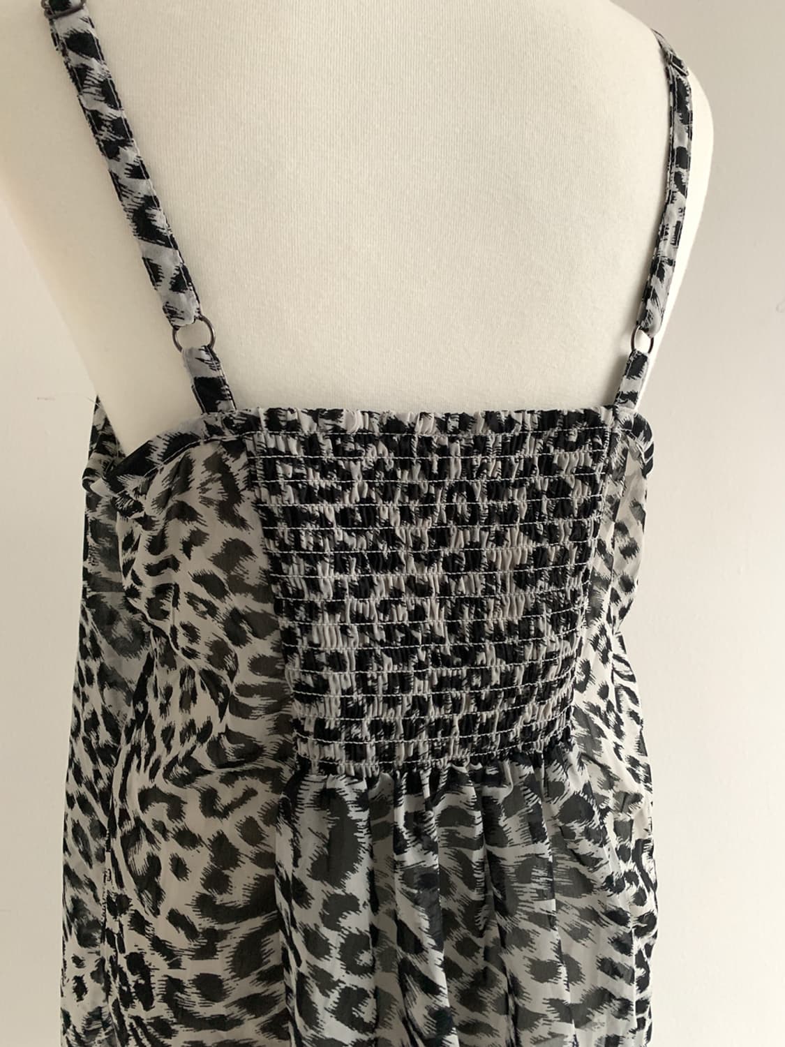 Zebra Ruffle Smocked Blouse 상품이미지7