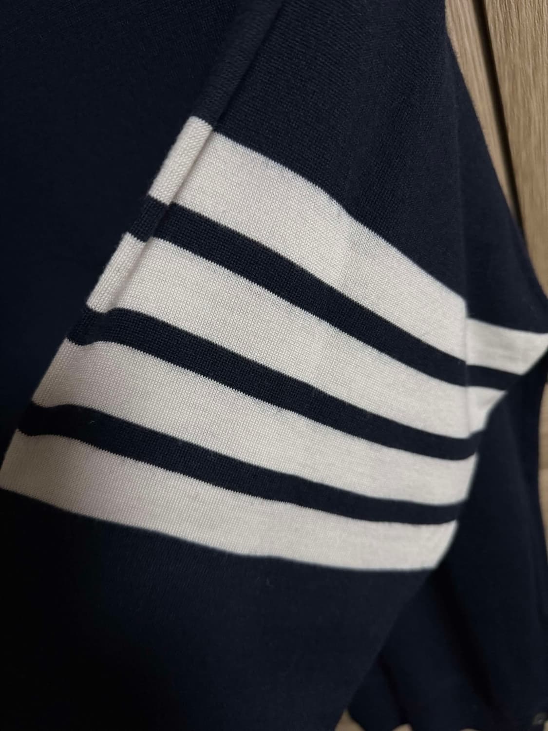 톰브라운 사선완장 메리노 울 니트 네이비 3 상품이미지4