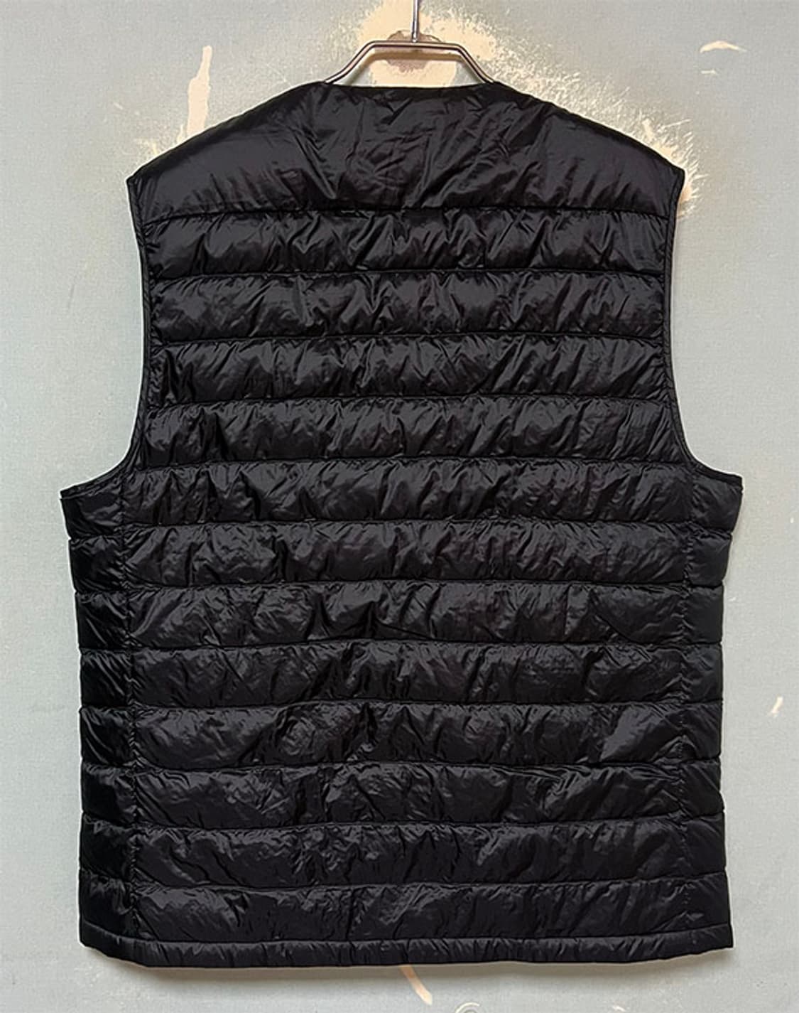 유니클로 남자 경량패딩조끼 덕다운 추동 L 95-100 상품이미지2