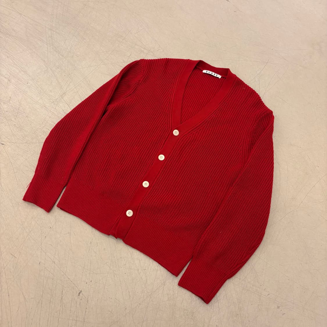 수아레 레드 브이넥 니트 가디건 상품이미지1