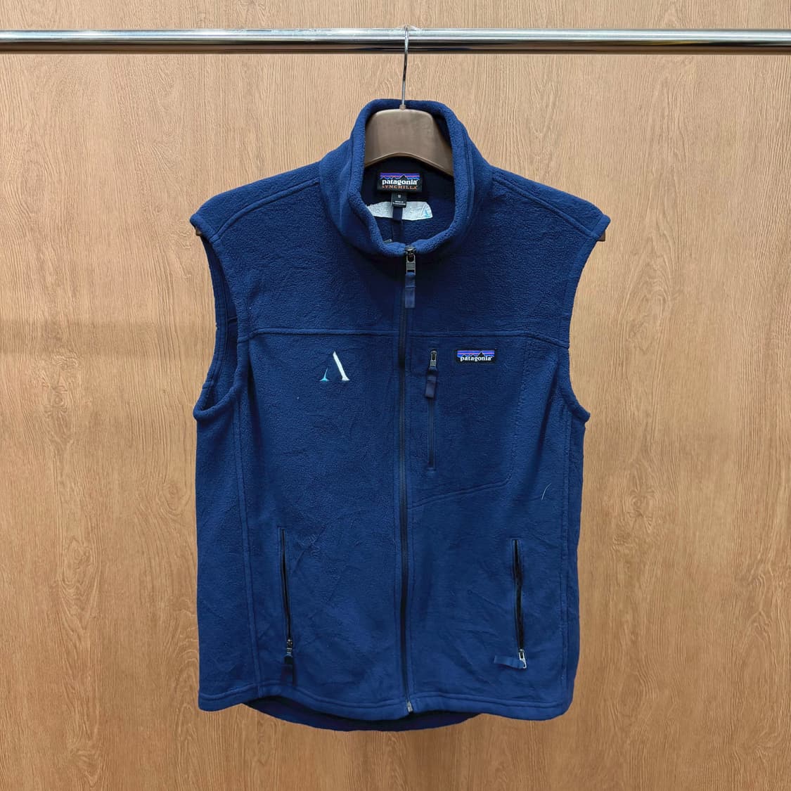 파타고니아 신칠라 플리스 집업 베스트 지퍼 포켓 디테일 레귤러핏 블루 상품이미지2