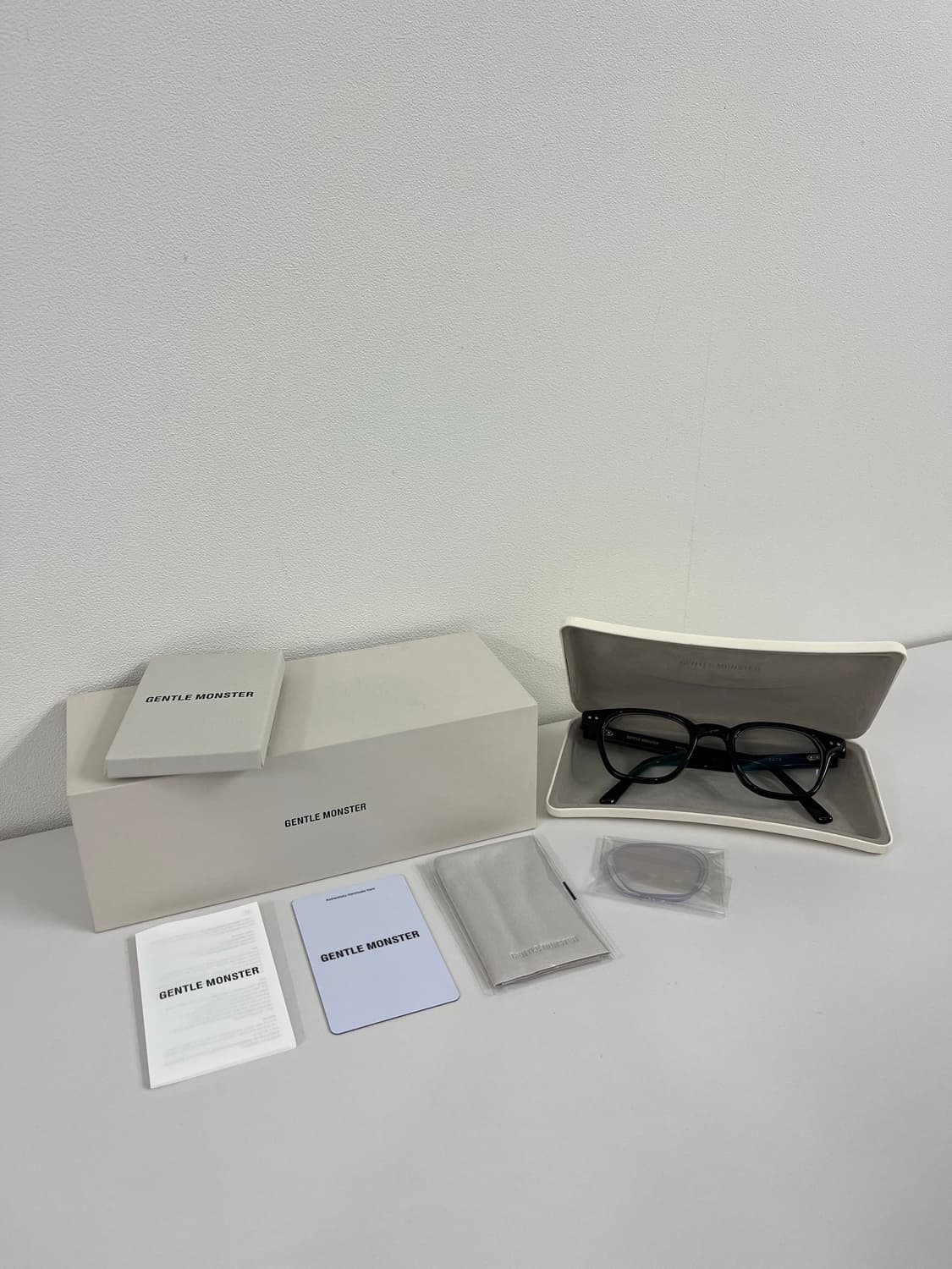 [상태최상/풀박스] 젠틀몬스터 CATO-01 블랙 뿔테안경 상품이미지2