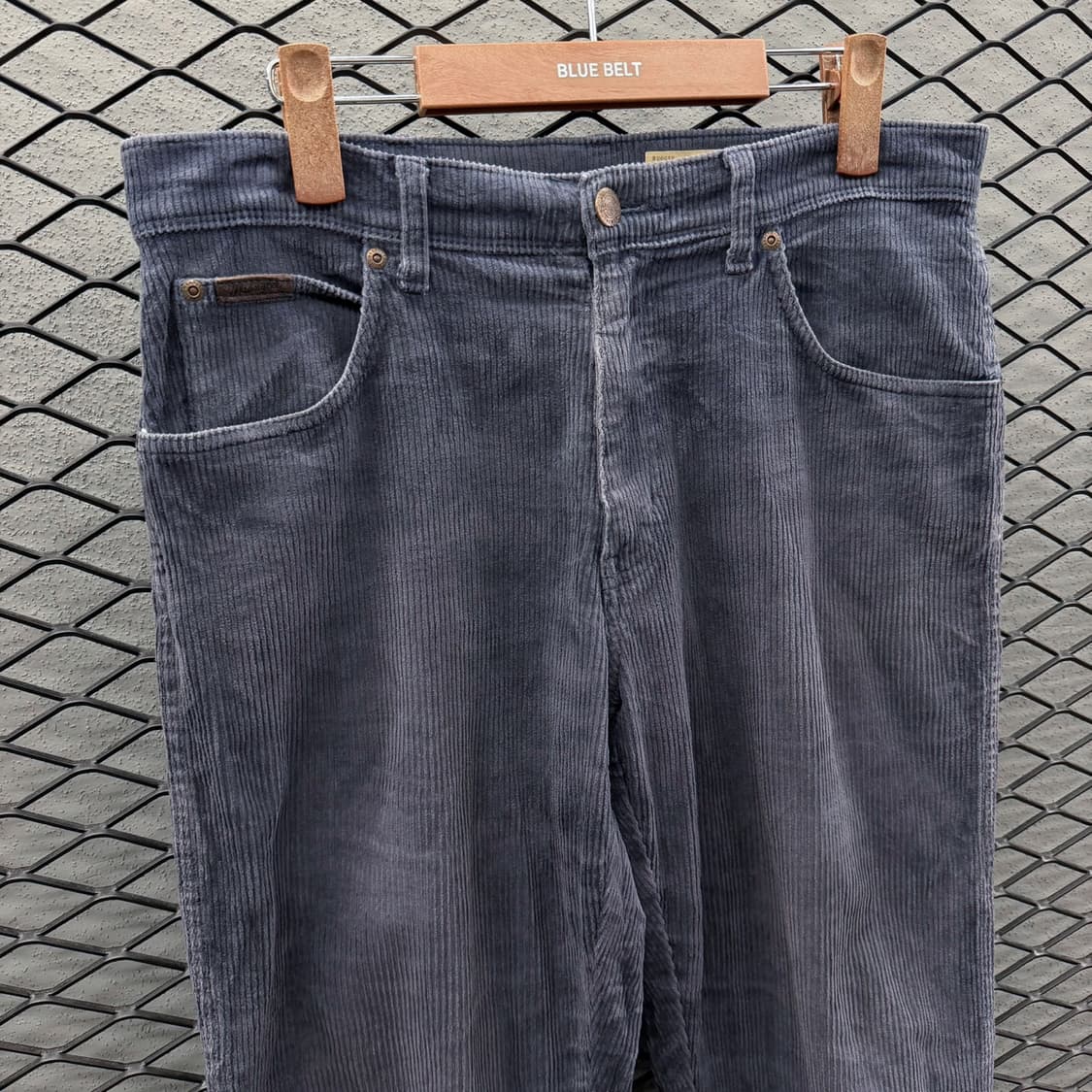 Wrangler 코듀로이 워크팬츠 양각버튼 가죽패치 W스티치 디테일 블루 상품이미지4