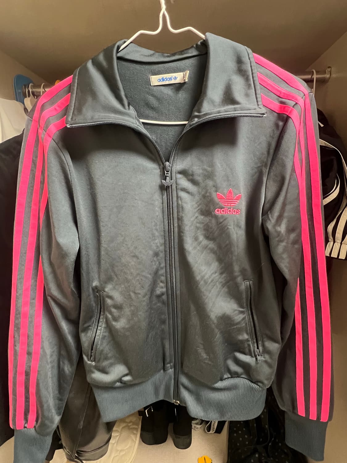 아디다스 우먼 핑크 파이어버드 져지 핑크 라인 차콜 트랙탑 상품이미지2