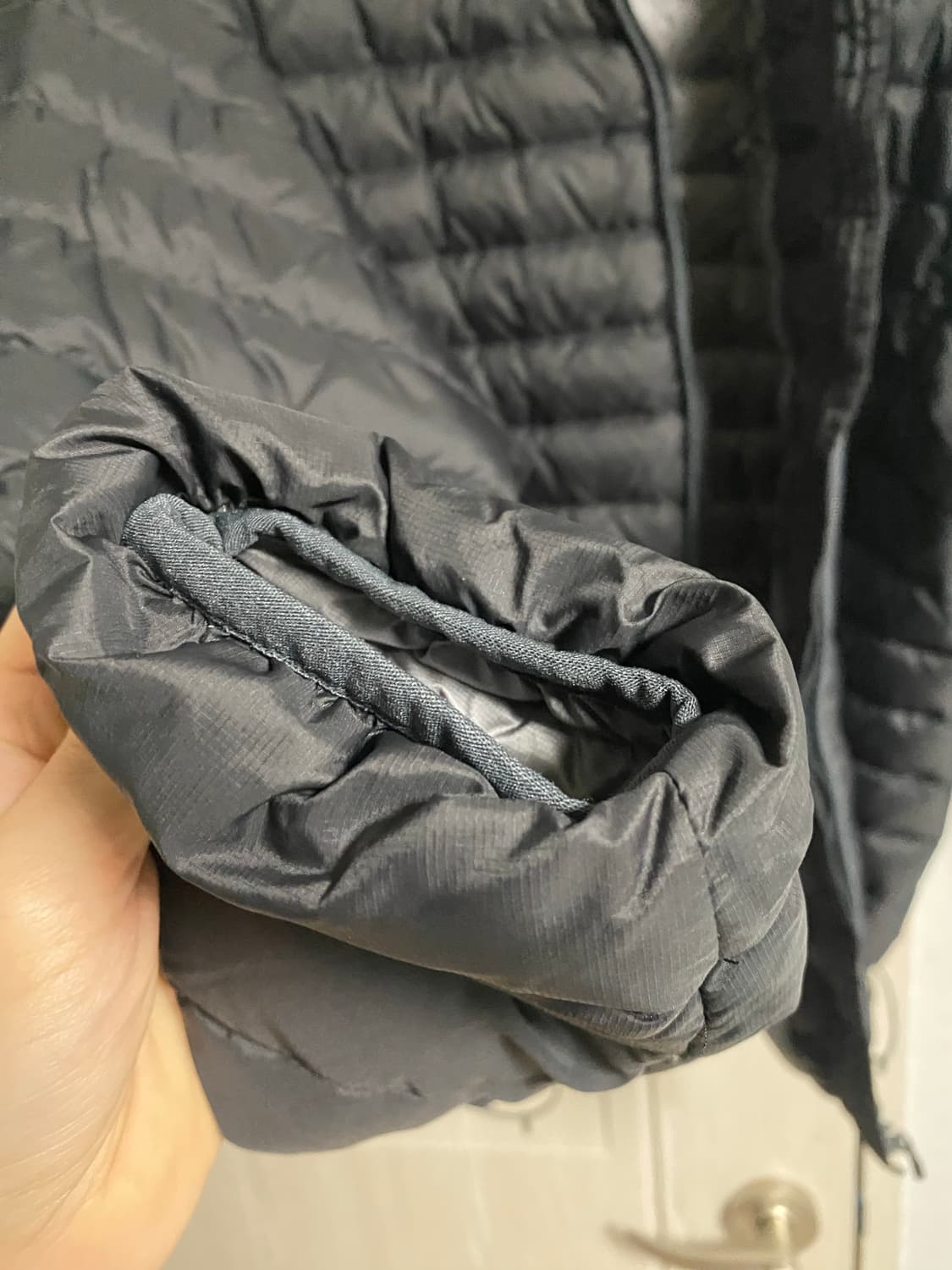 테켓 경량패딩 블랙 L 팝니다 상품이미지5