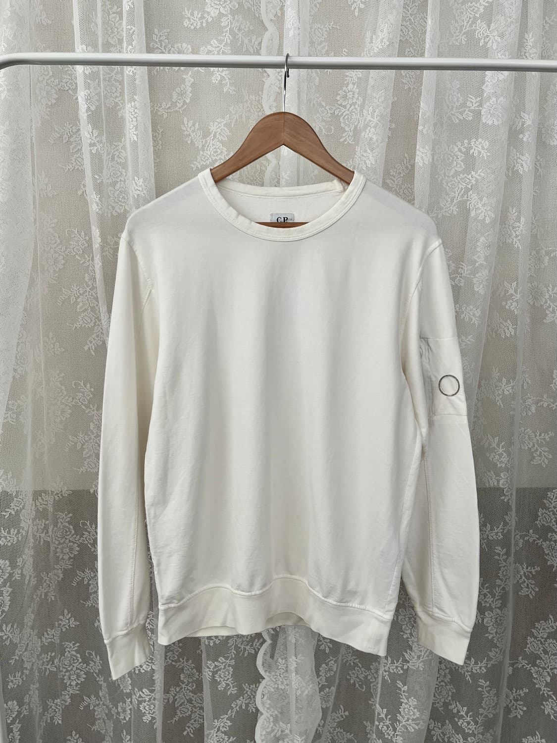 L) CP컴퍼니 크루넥 렌즈 맨투맨 아이보리 상품이미지1