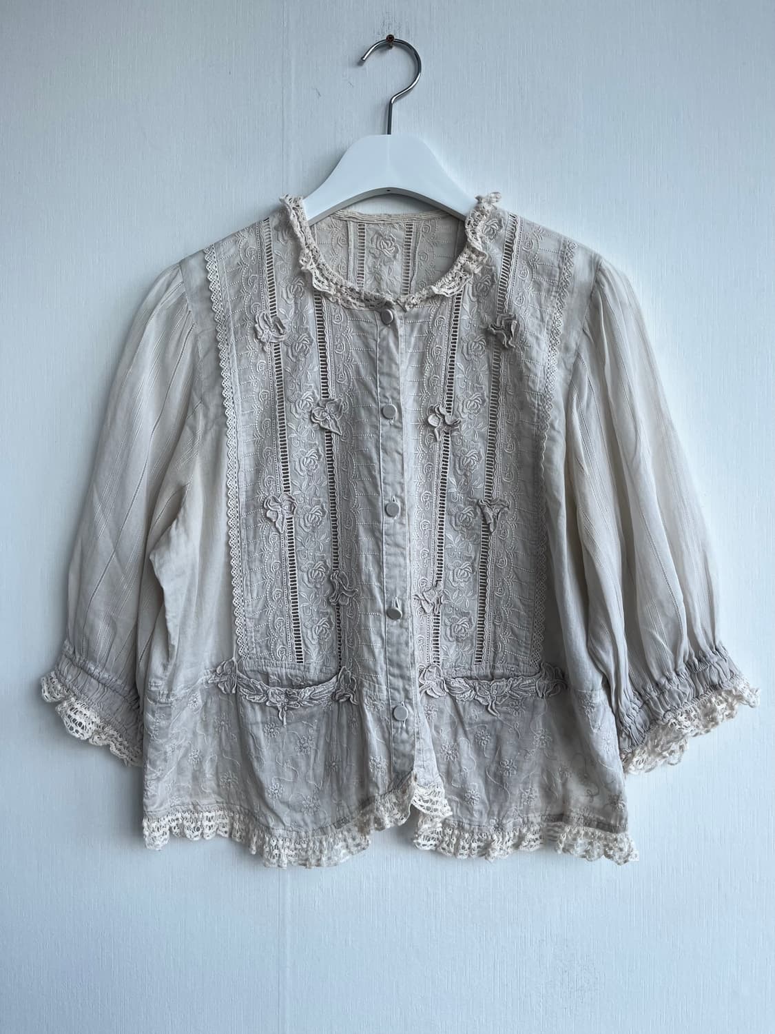 SALE) 베이지 레이스 포켓 블라우스 상품이미지1