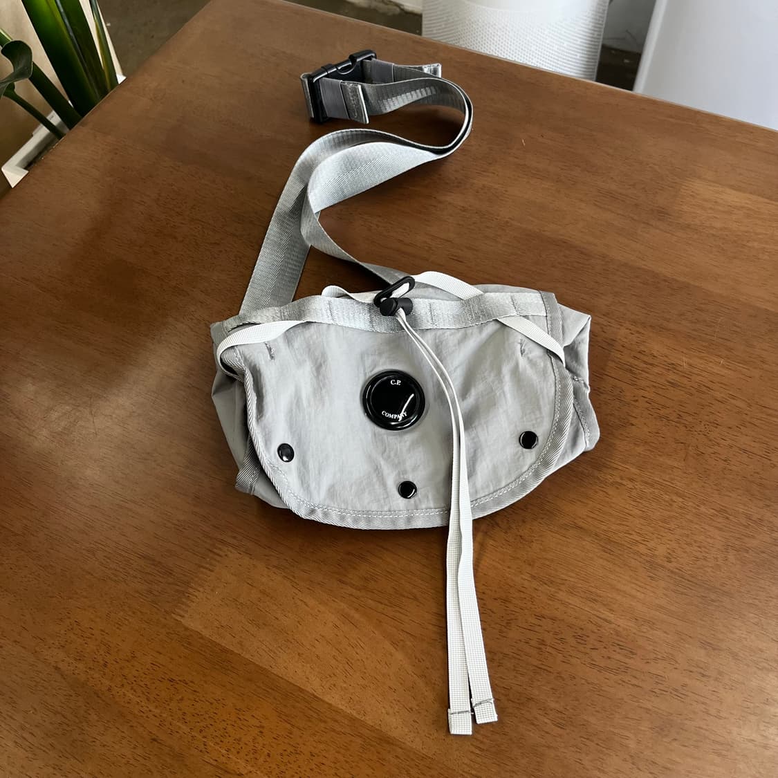 Cp컴퍼니 슬링백 상품이미지1