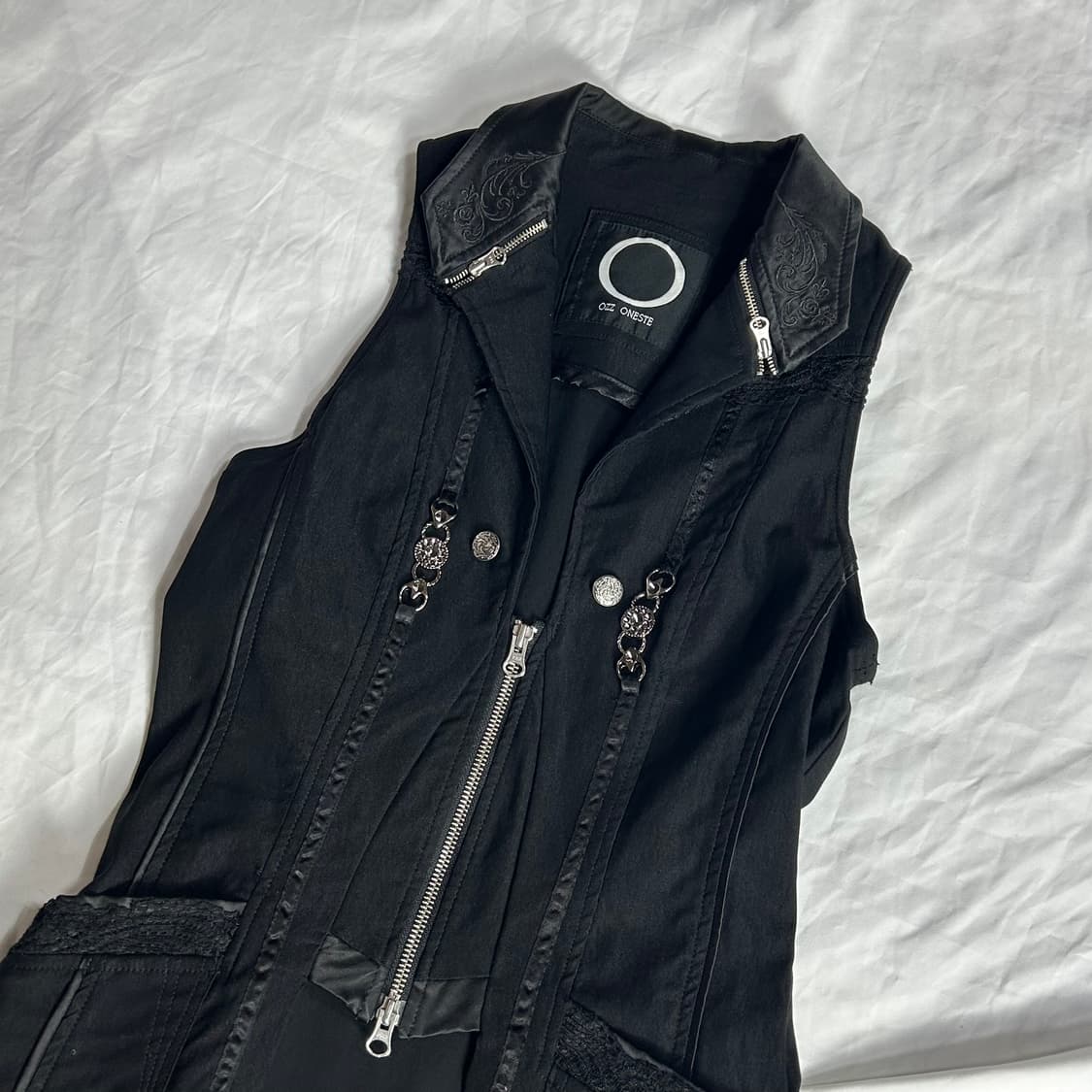 [Ozz Oneste] 오즈온 오리엔탈 고딕 집업 슬리브리스 원피스 상품이미지3