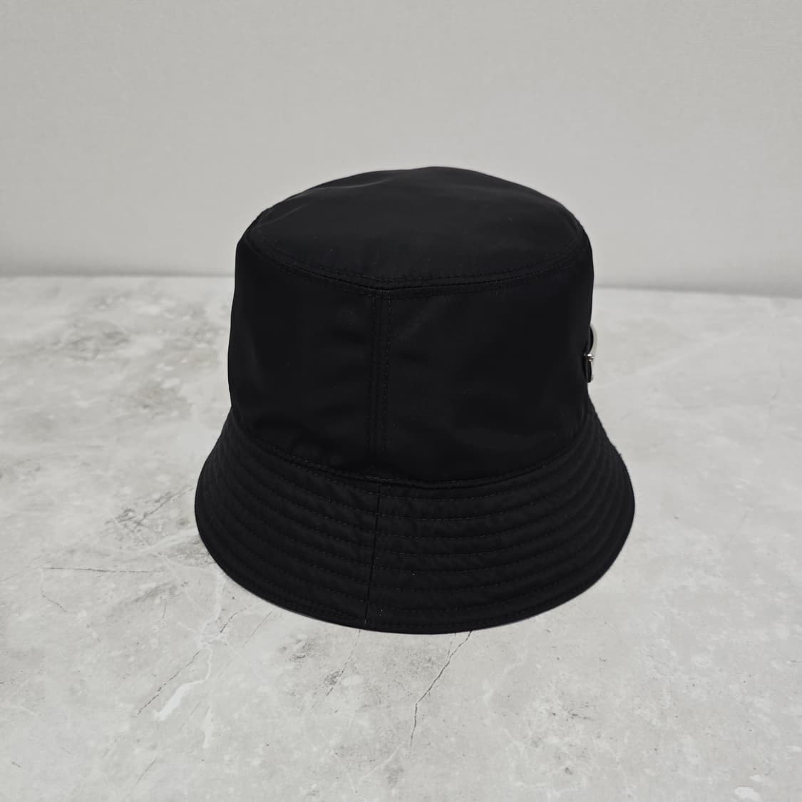 프라다 리나일론 버킷햇 모자 L사이즈 판매 상품이미지2