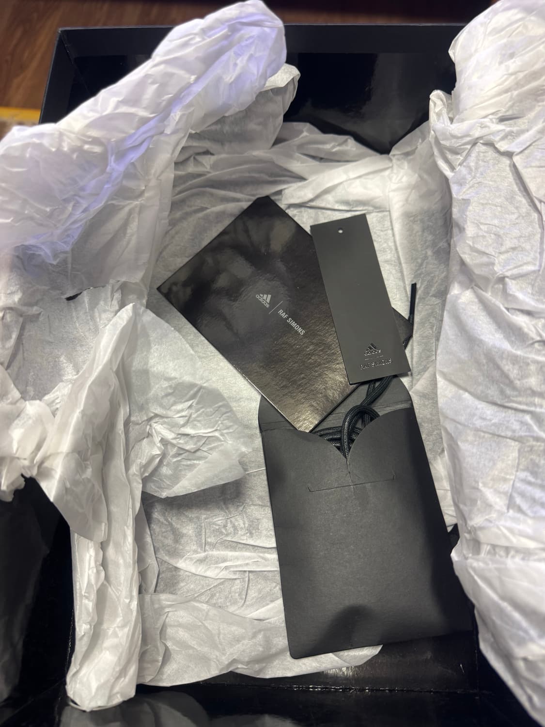 라프시몬스 오즈위고 크림 285 상품이미지10