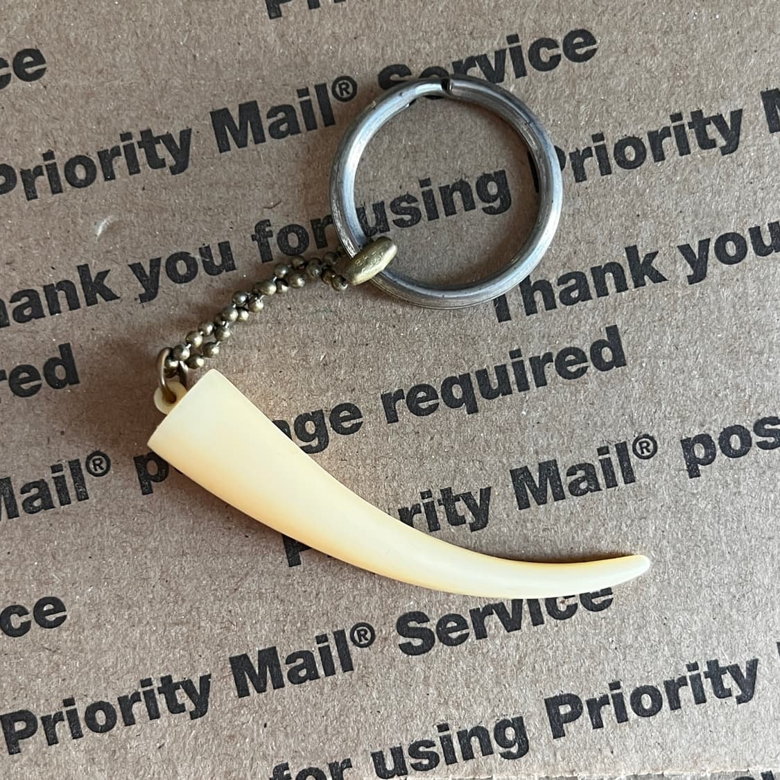 90s vtg Faux Ivory Fang Keyring 상품이미지1