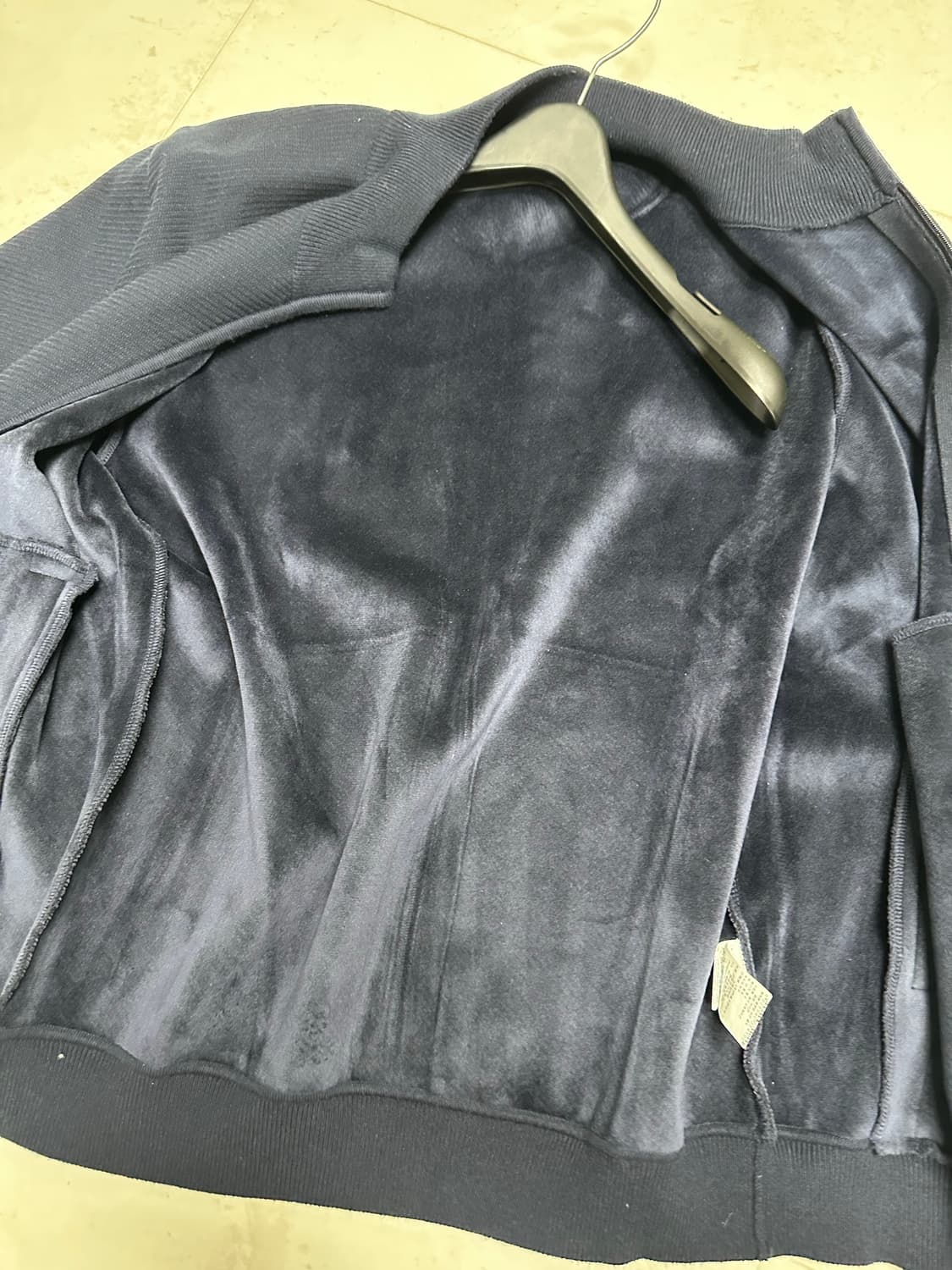 니트집업 안에 스웨이드재질 상품이미지2