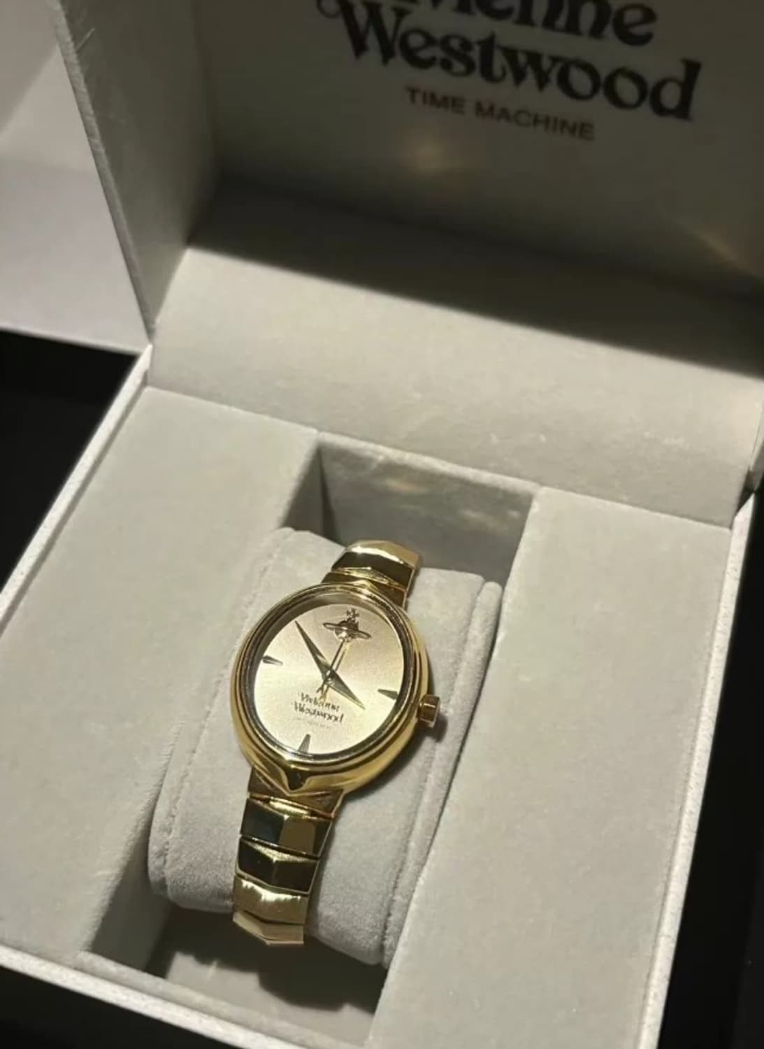 비비안 웨스트우드 오브 로고 시계 정품입니다 상품이미지3