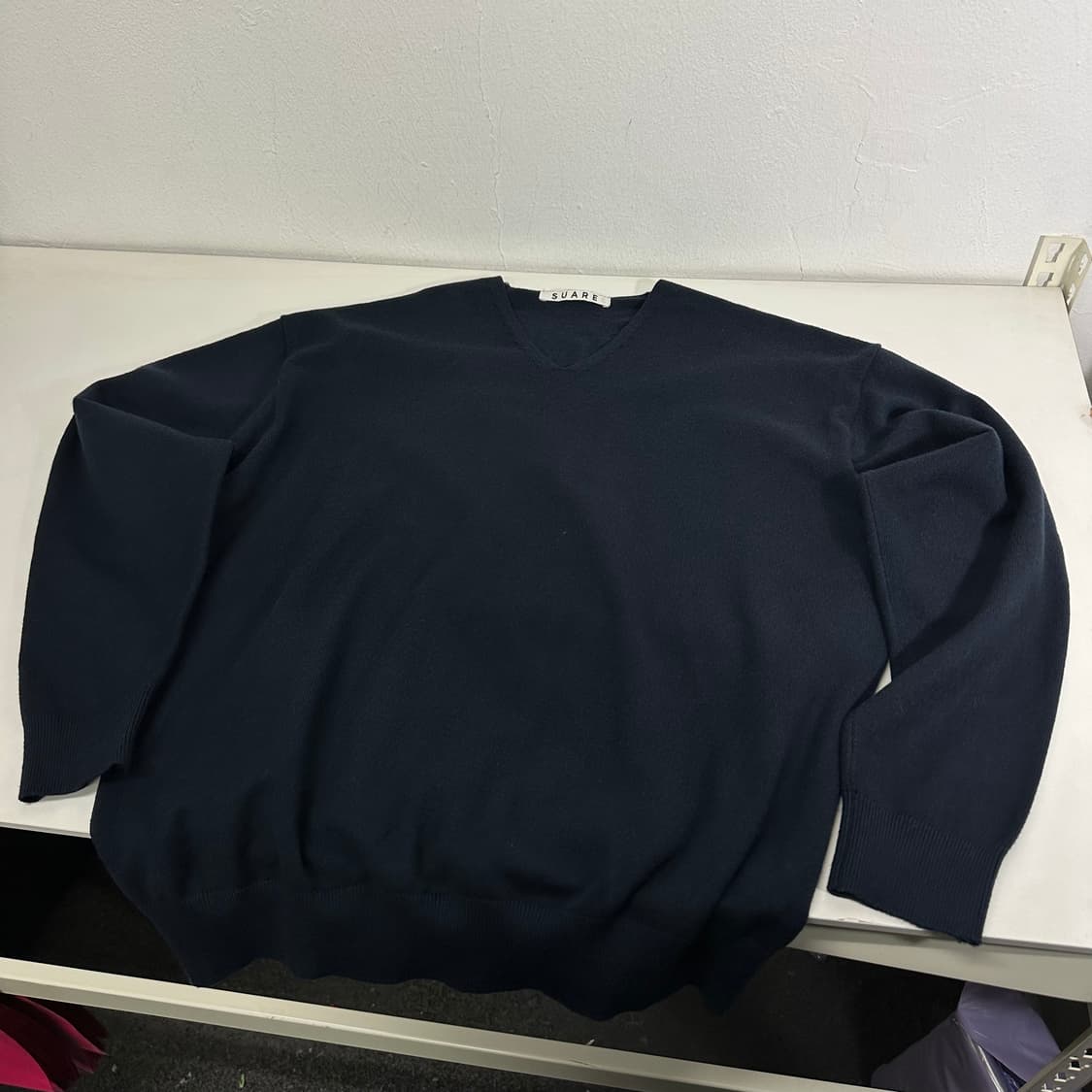 L 수아레 다크네이비 브이넥 니트 상품이미지2
