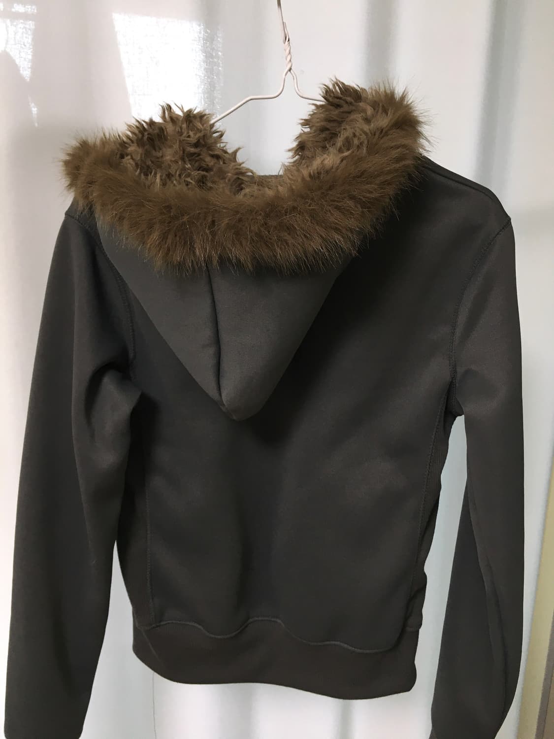 Lettering Fur Hooded Zip-Up 상품이미지3