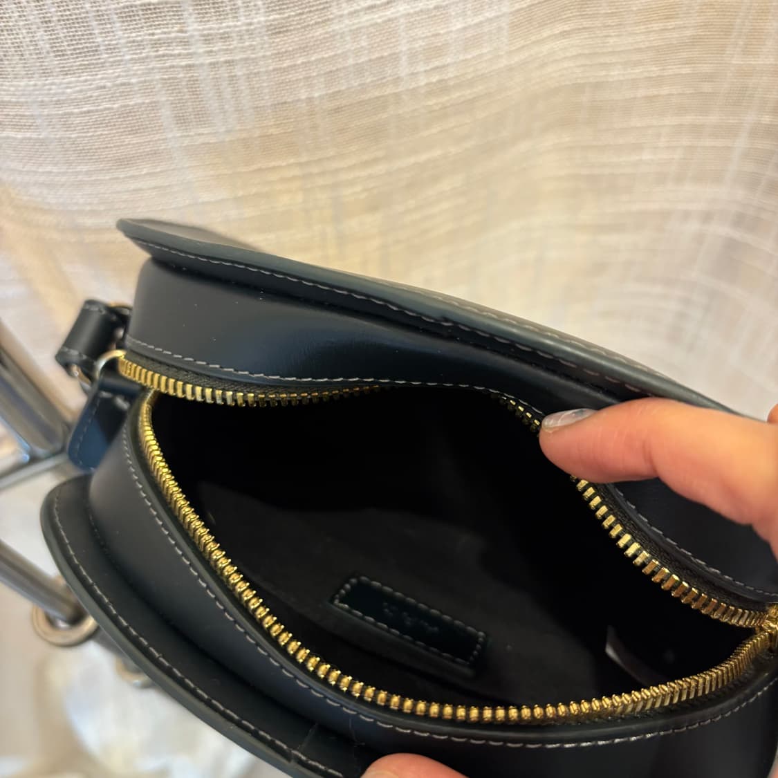 정품 아페쎄 하프문 미니 크로스백   상품이미지9