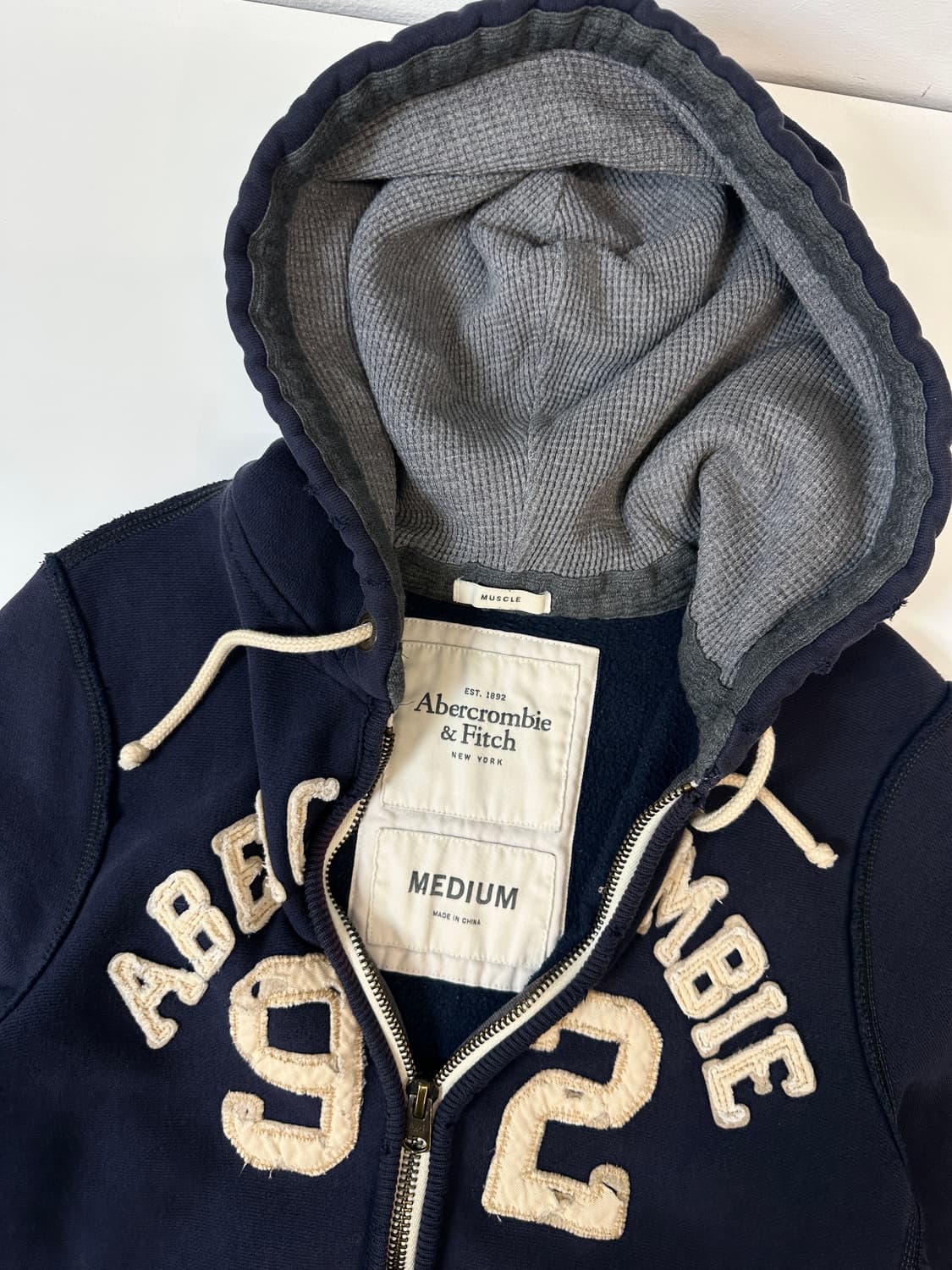 아베크롬비 스펠로고 후드집업 네이비 M 상품이미지3