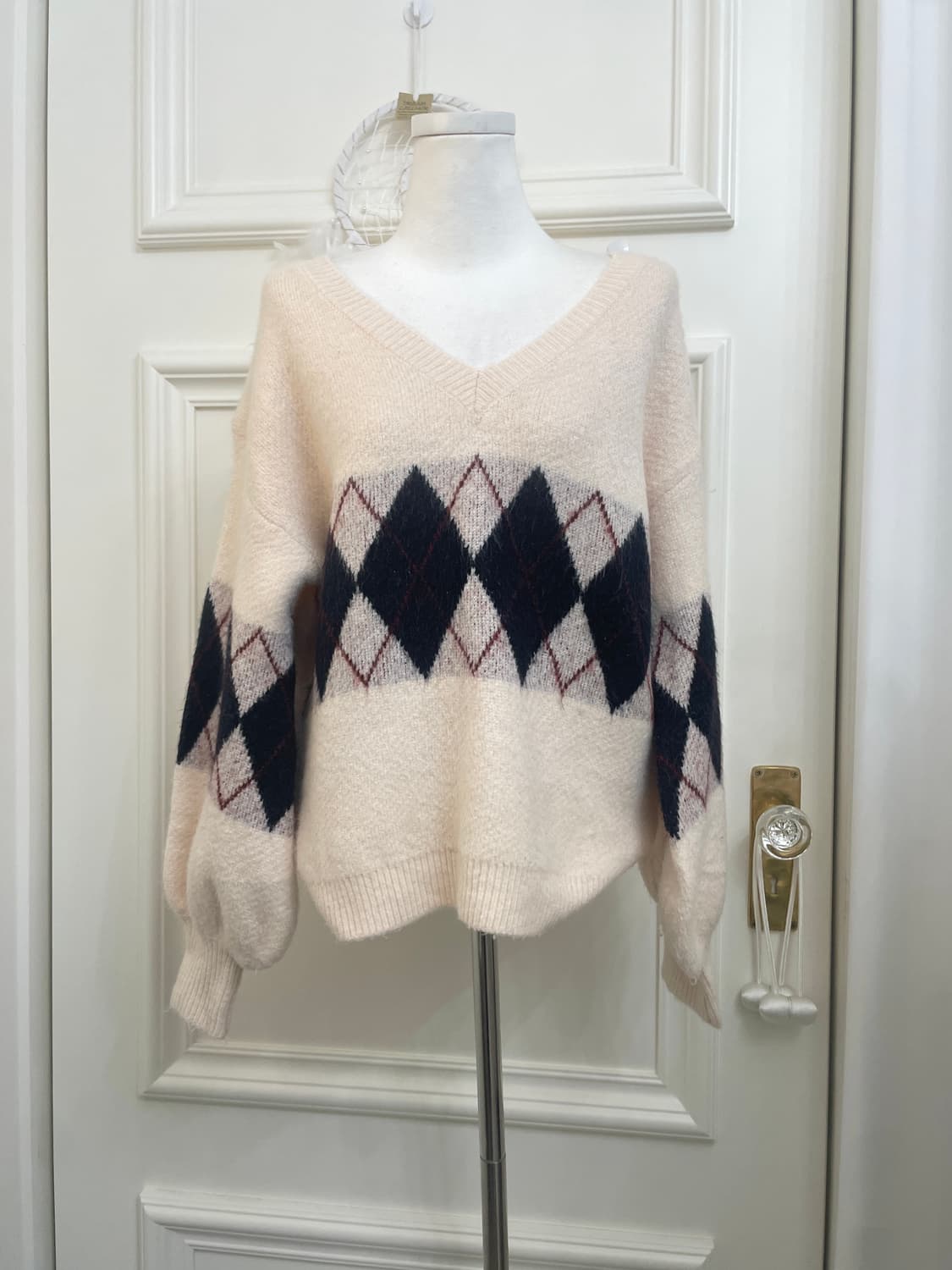 cream diamond point basic loose sweater 상품이미지1