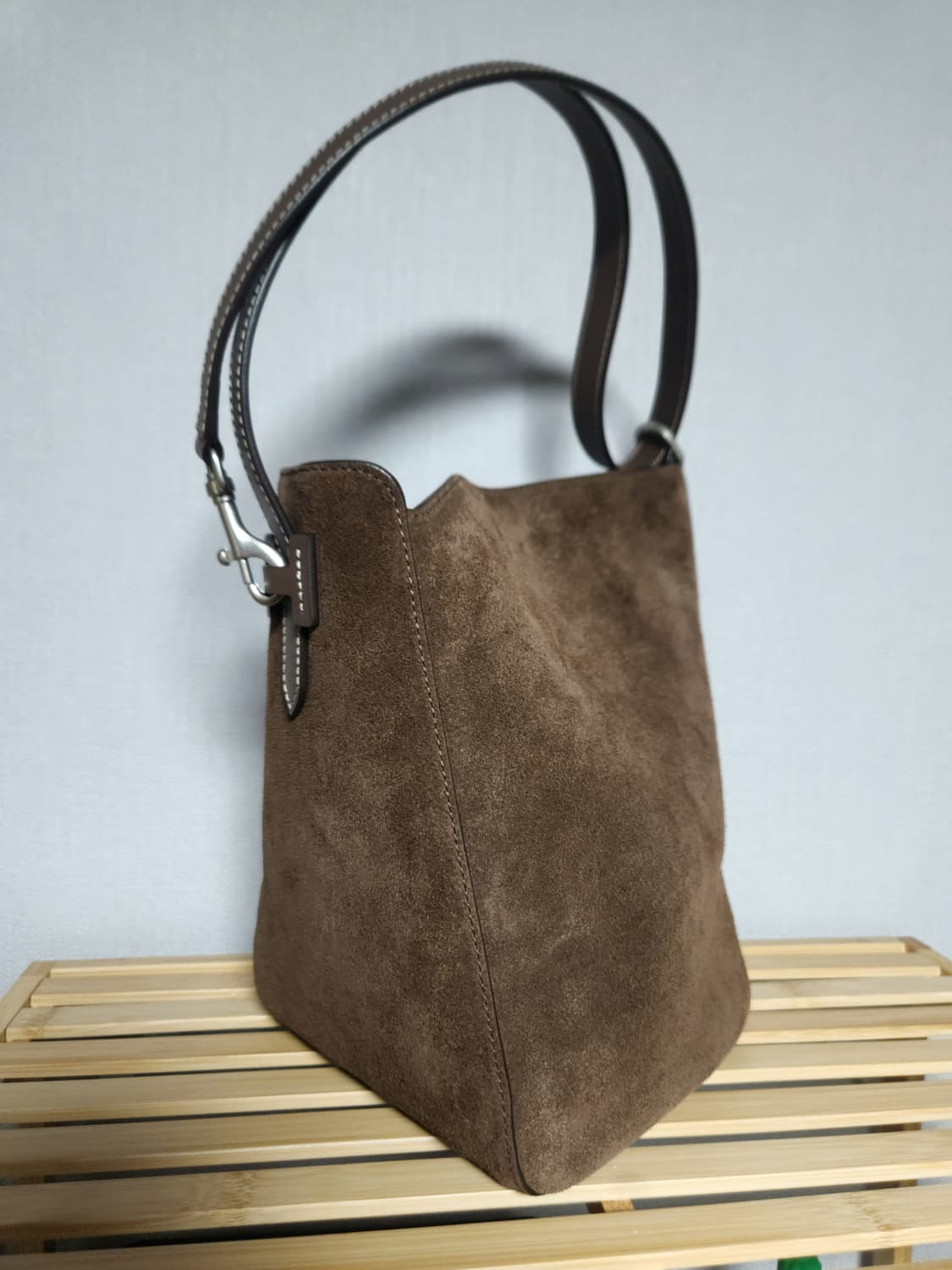 (새상품) 헤지스 스웨이드 숄더백/엣지백 가방 팔아요 상품이미지2