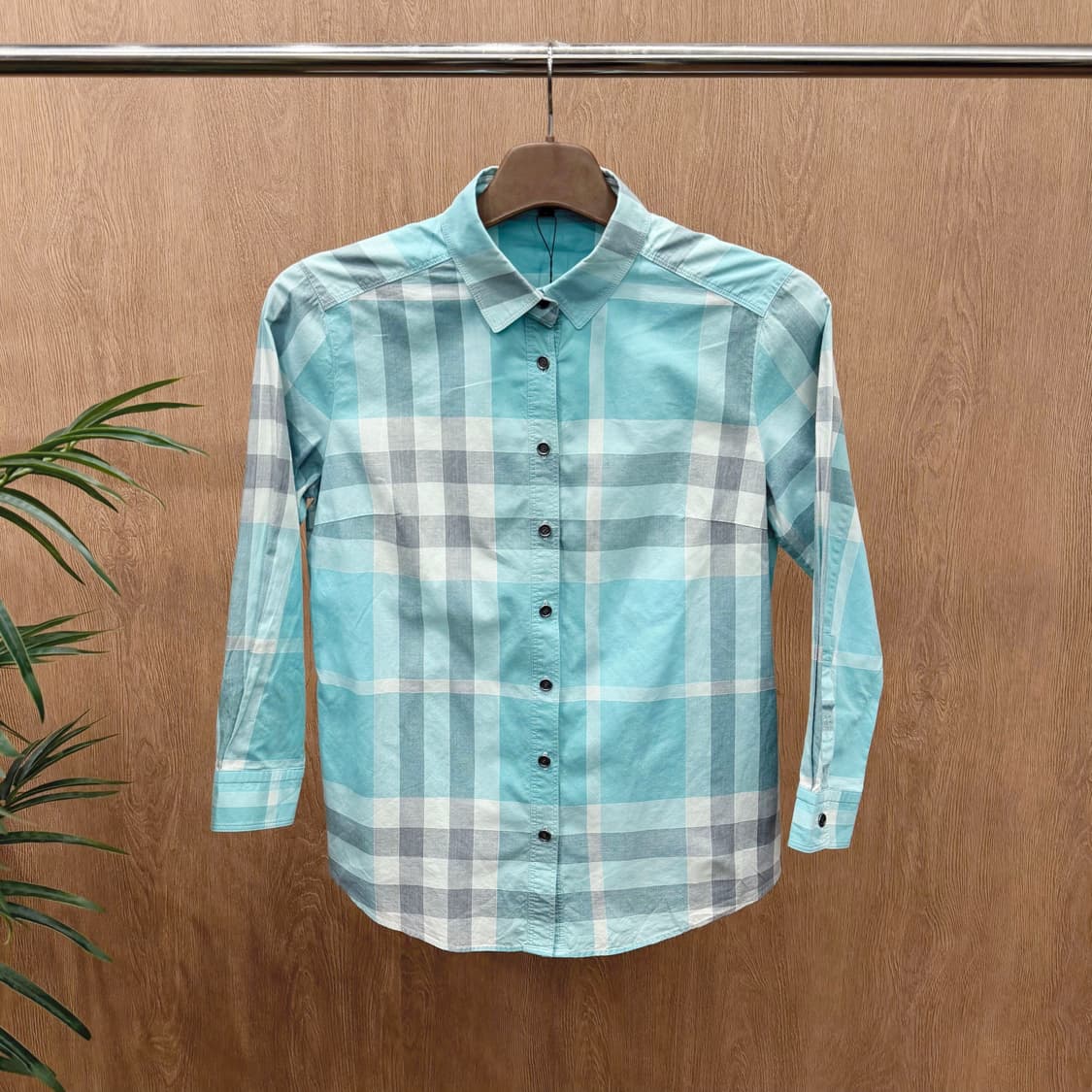 버버리 런던 코튼 셔츠 노바 체크 패턴 디테일 레귤러핏 민트 블루 상품이미지1