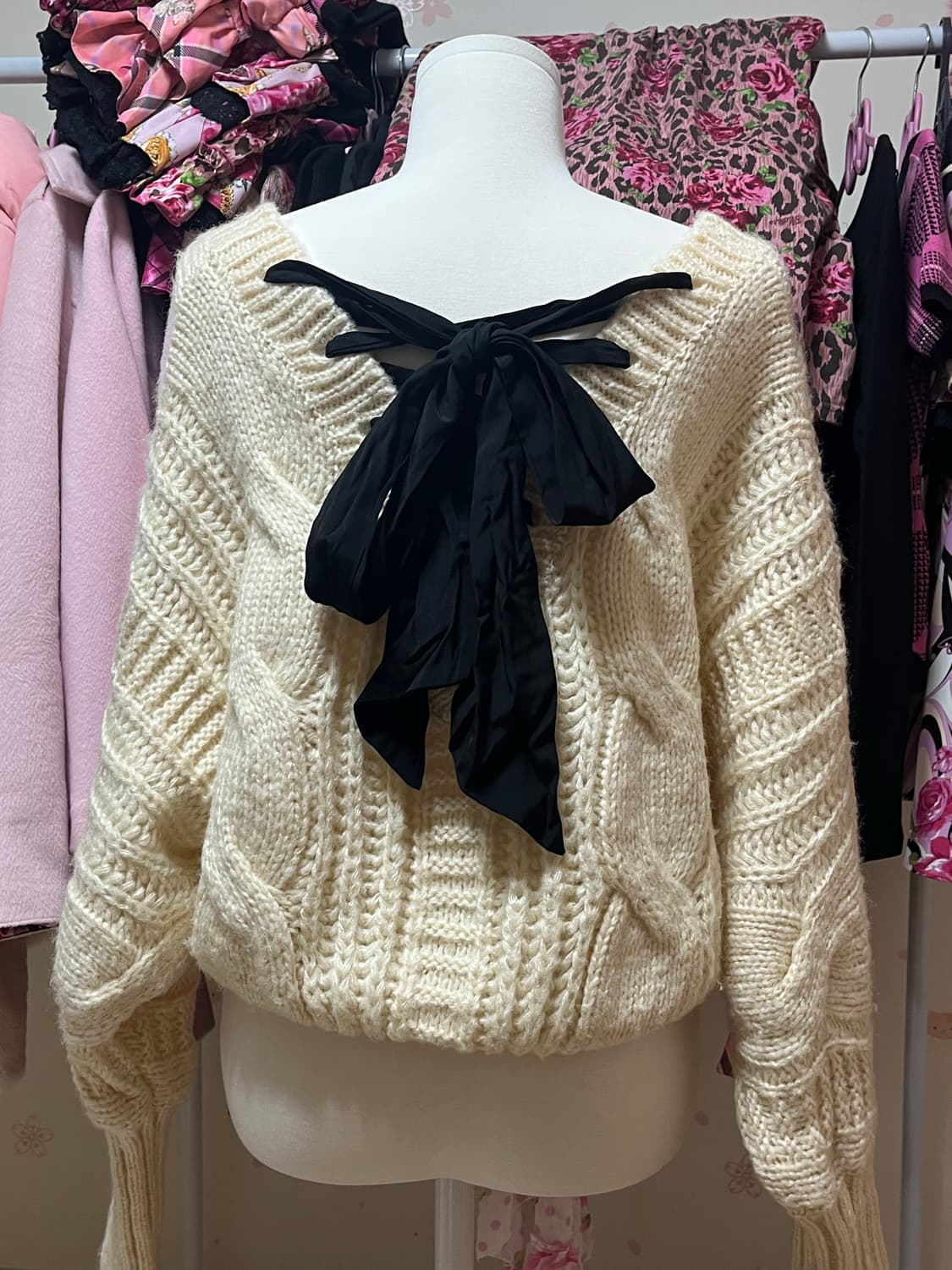 Datura 오프숄더 아이보리 크롭 니트 갸루 상품이미지1