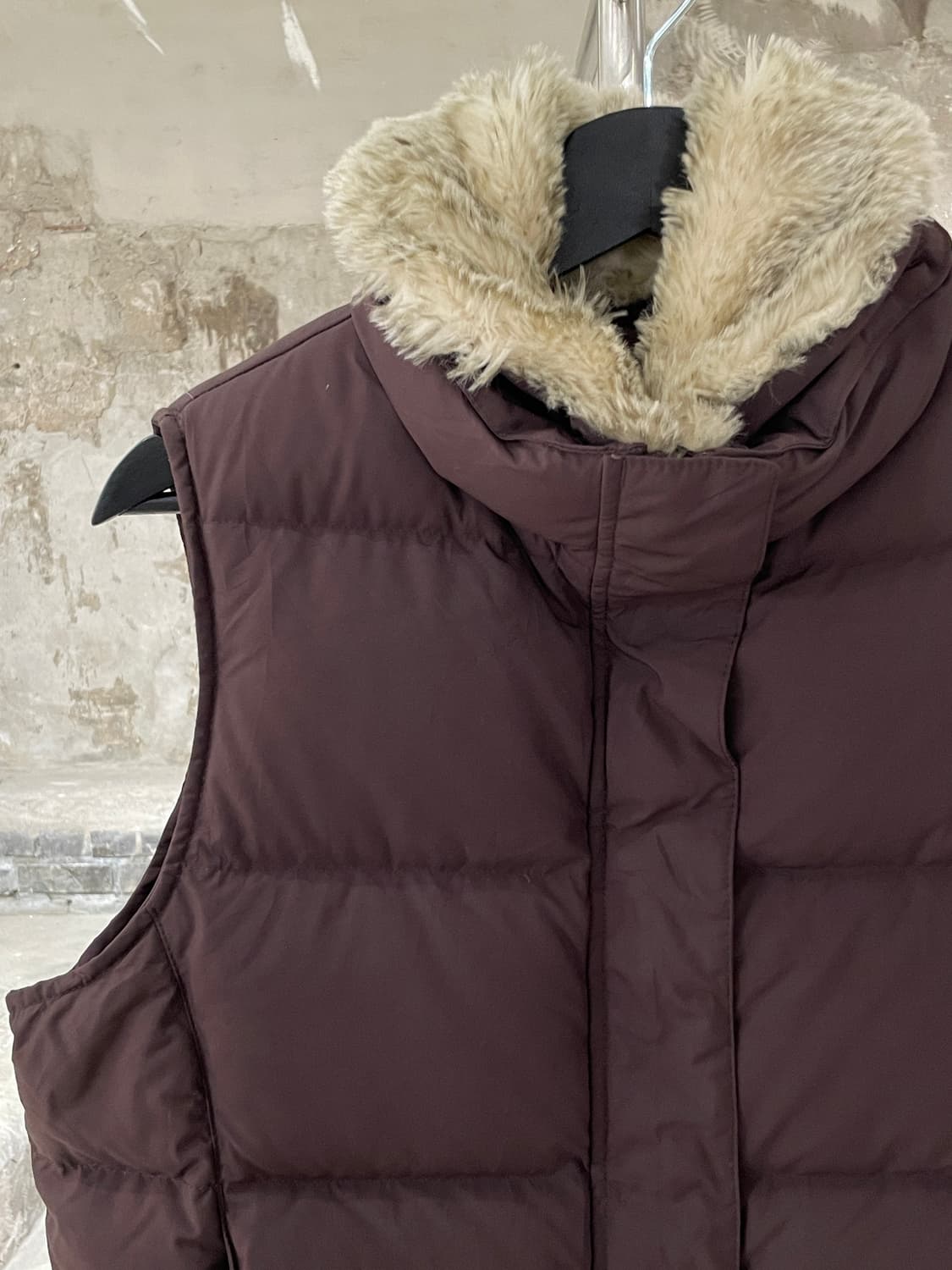 엘엘빈 브라운 미니멀 구스 다운 퍽스 퍼 베스트 상품이미지2