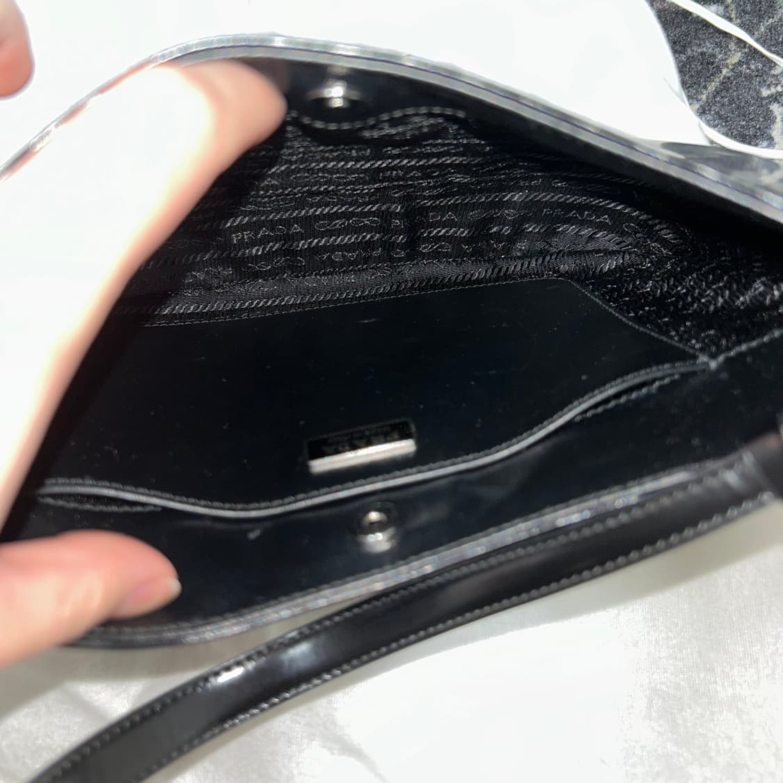 프라다 클레오 브러시드 숄더백 상품이미지9