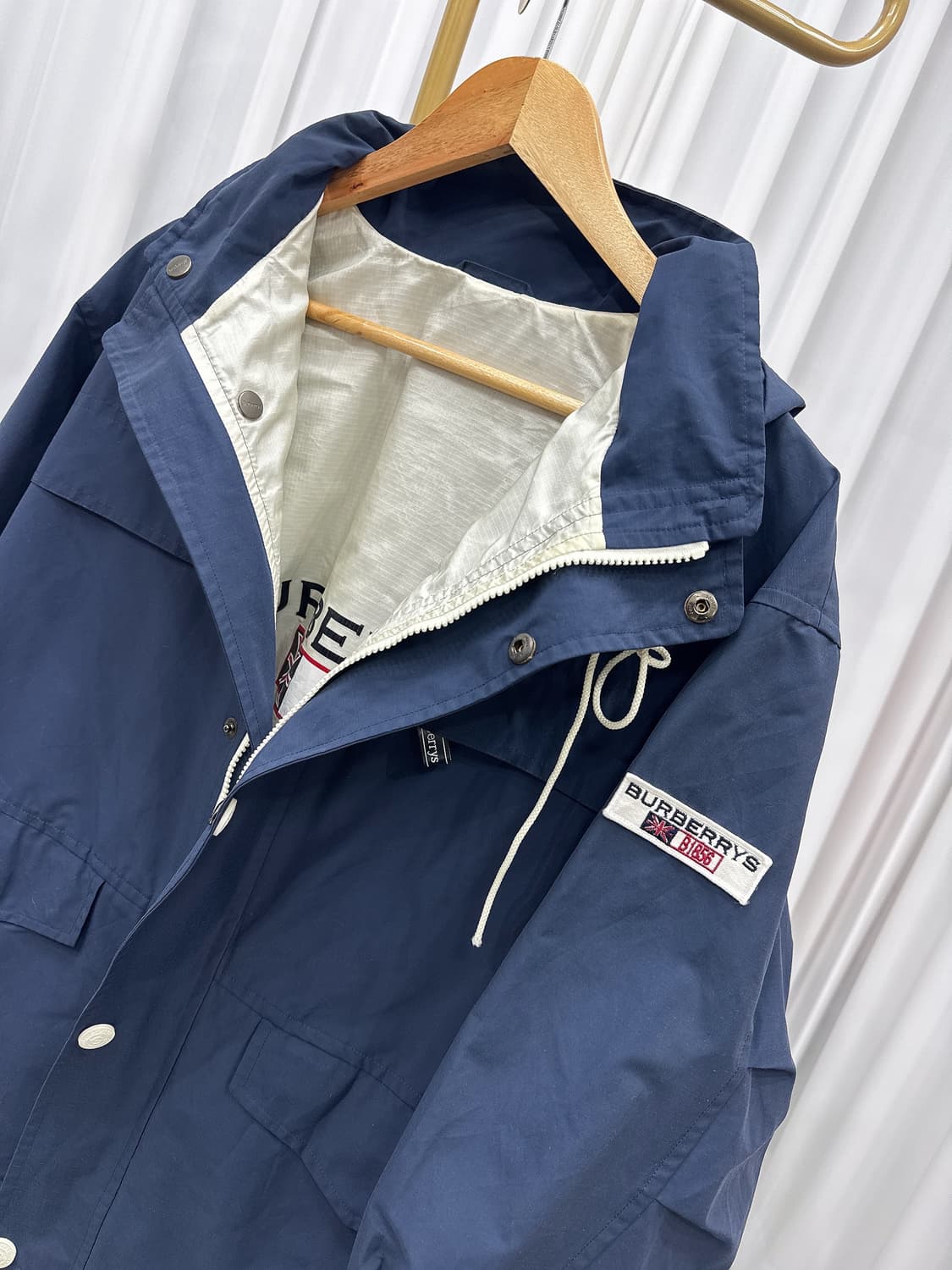 버버리 빅로고 윈드 자켓 상품이미지3