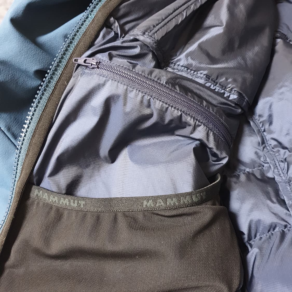 마무트경량 구스 패딩 자켓 상품이미지6