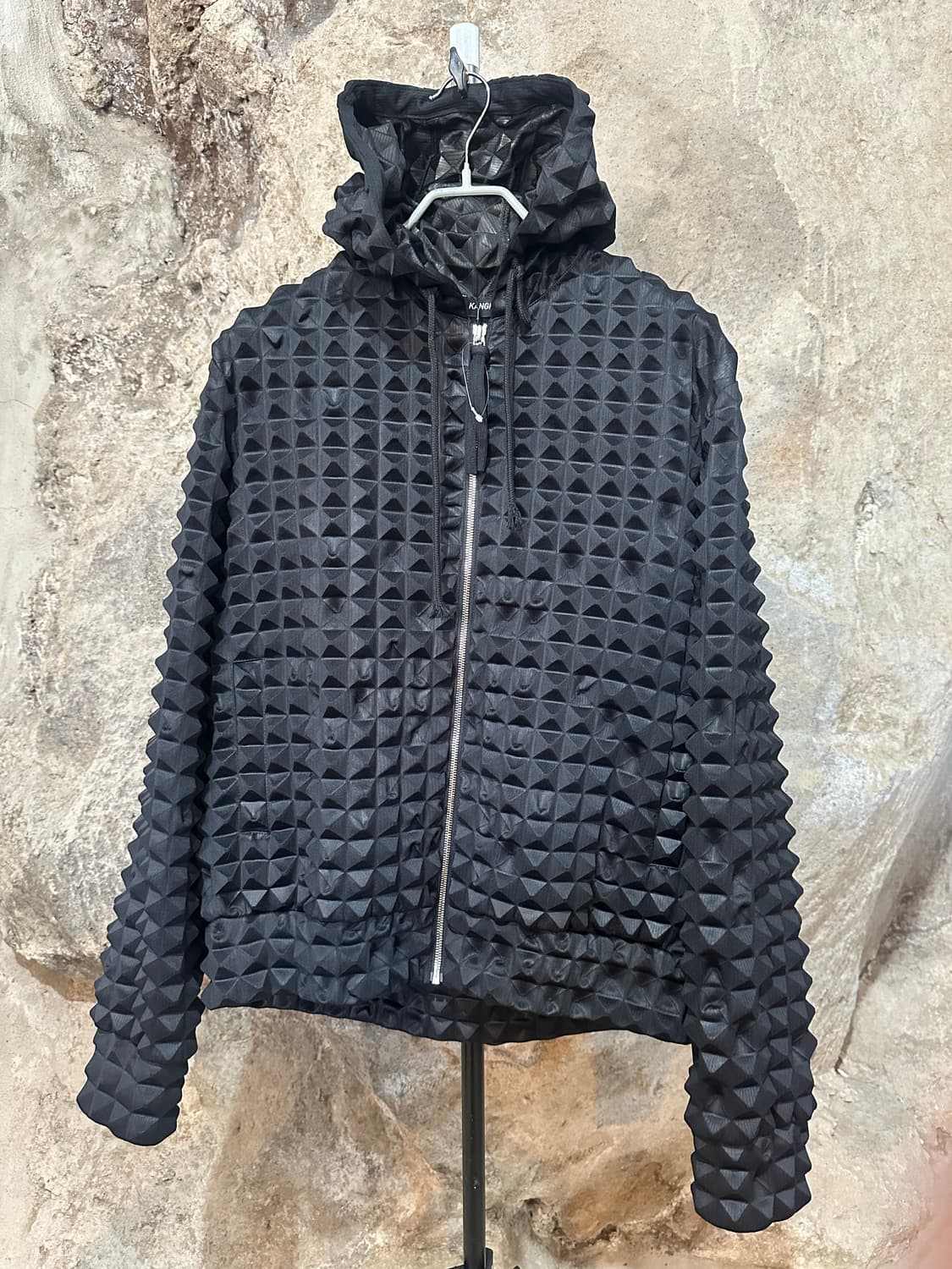 강혁 피라미드 엠보싱 후드 자켓 상품이미지1