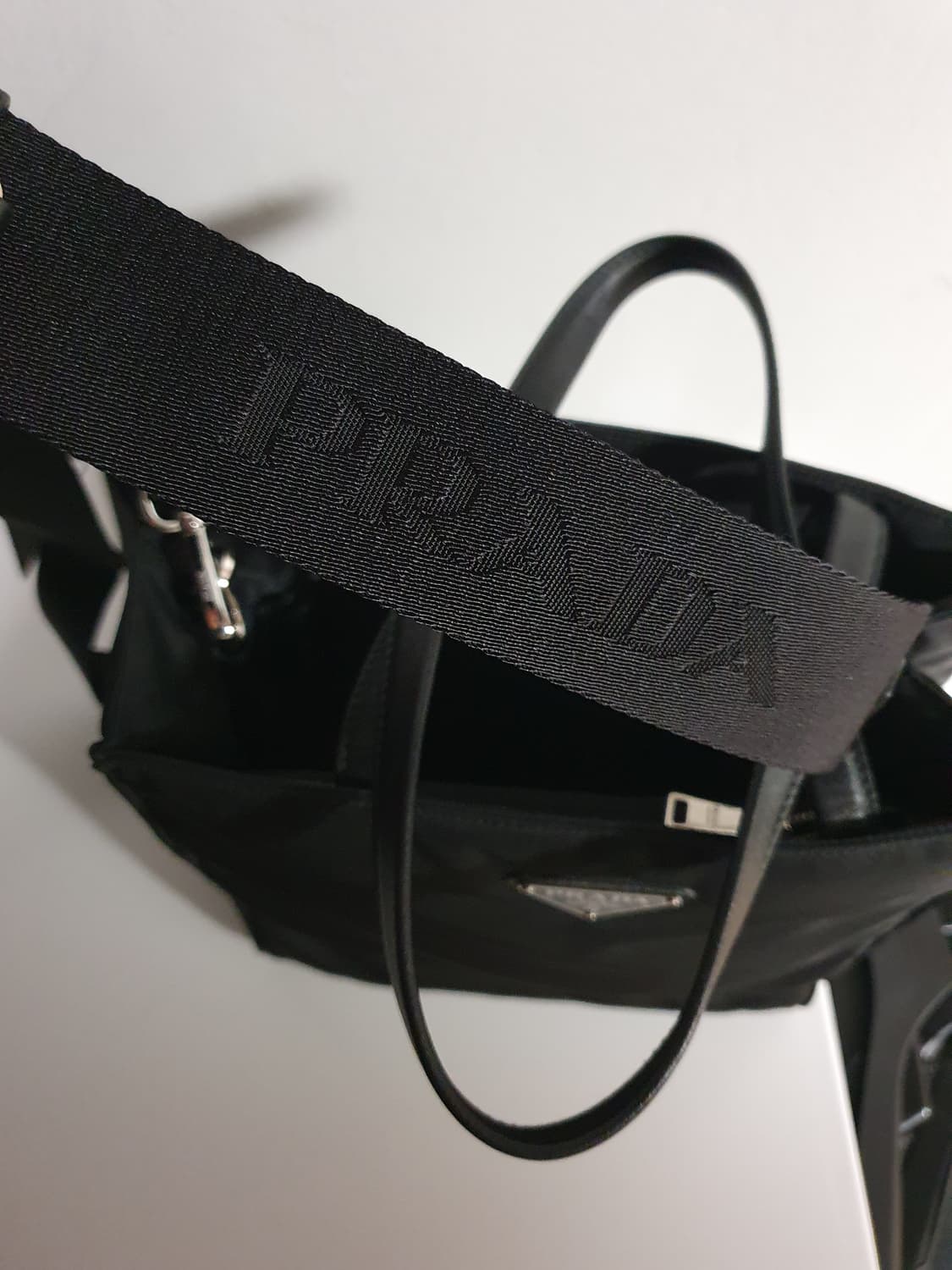 프라다 PRADA 리나일론 토트 & 크로스백 상품이미지3