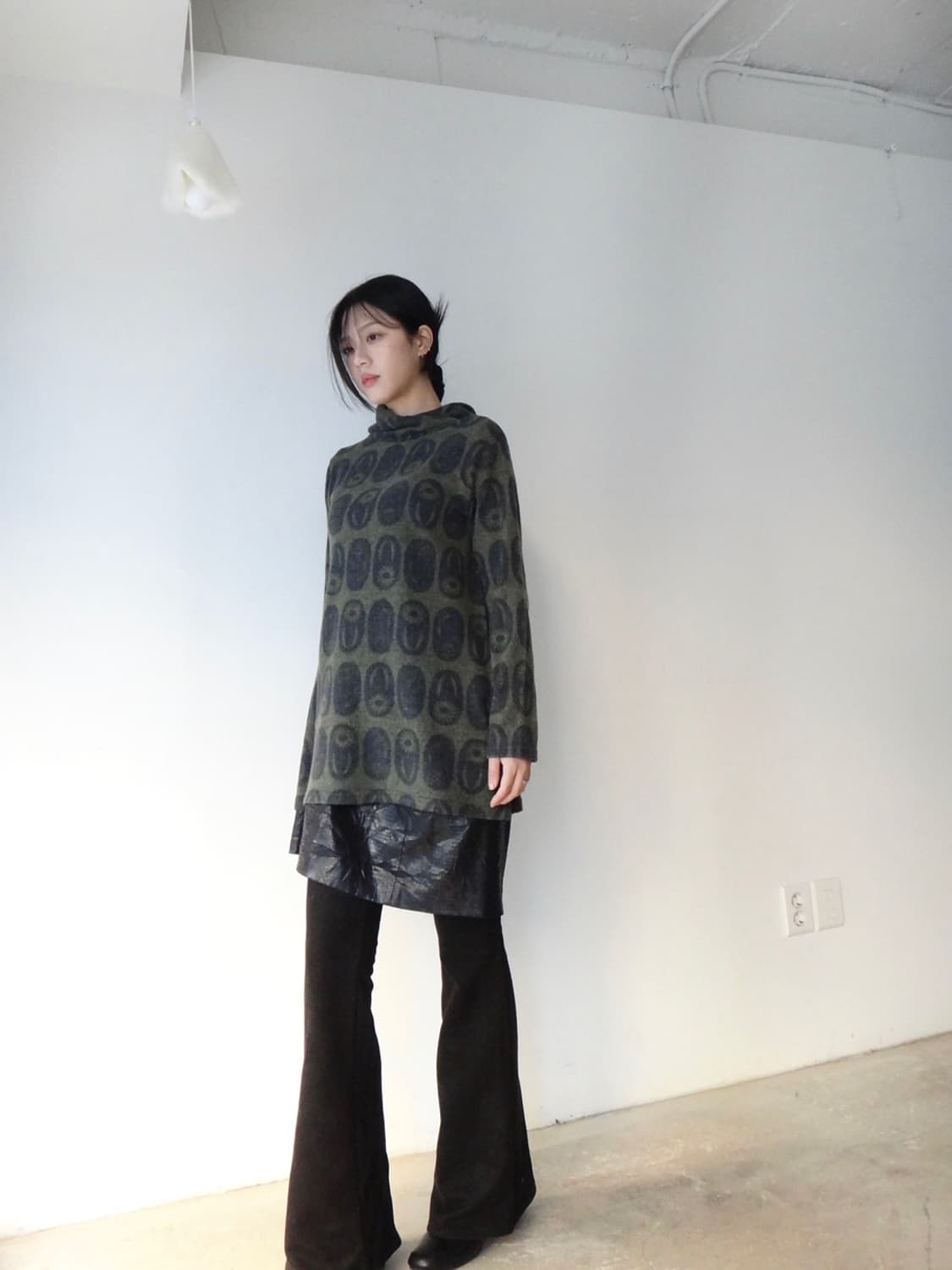 Ancient pattern neck detail top  상품이미지5