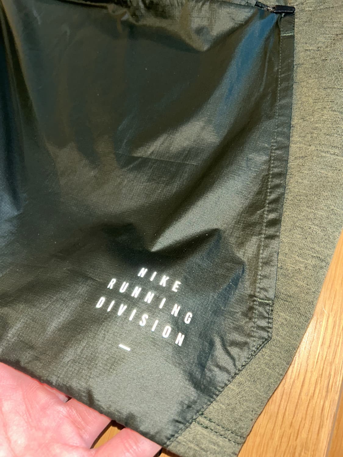 희귀템 나이키 러닝디비전 트랜스폼 탑(카키) 95 M 상품이미지1