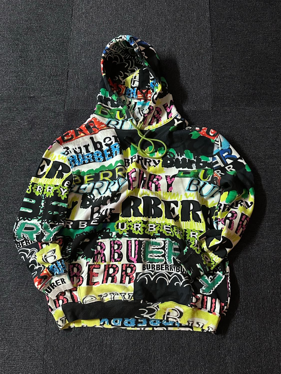 버버리 18FW 해링턴 브라이트 팝그래피티 멀티로고 후드티 상품이미지7