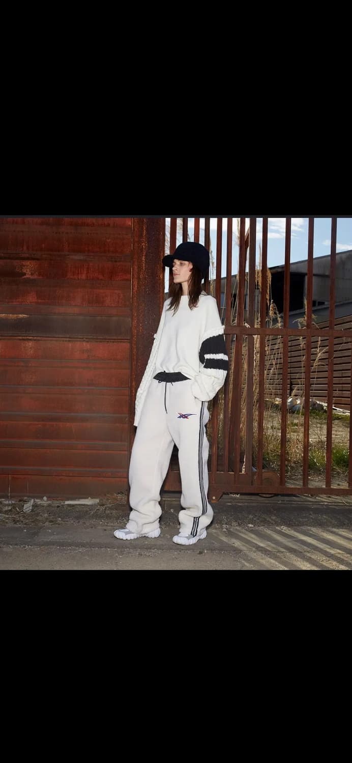 오니츠카타이거 스웨터 상품이미지1