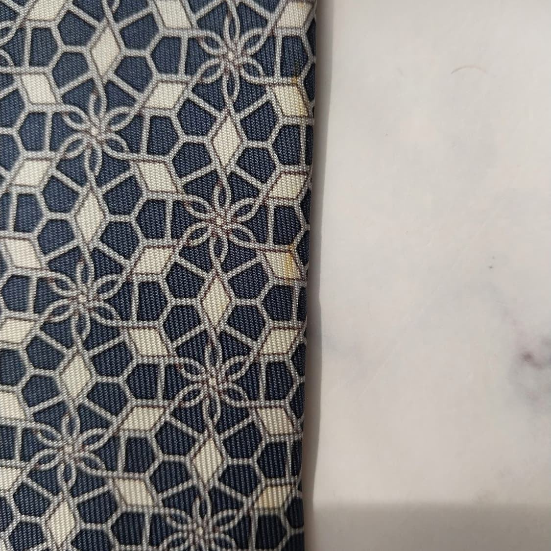 에르메스 넥타이 네이비 기하학 패턴 9.1cm A~B등급 K2185 상품이미지8