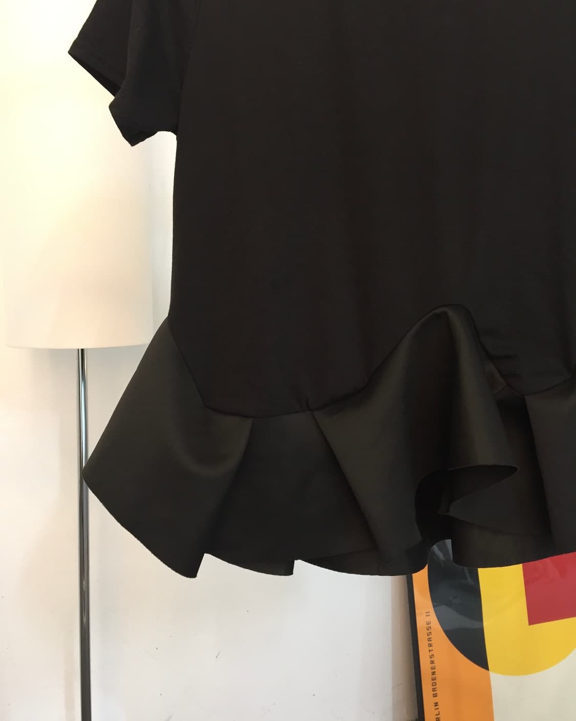Black Ruffle Hem T-Shirt 상품이미지6