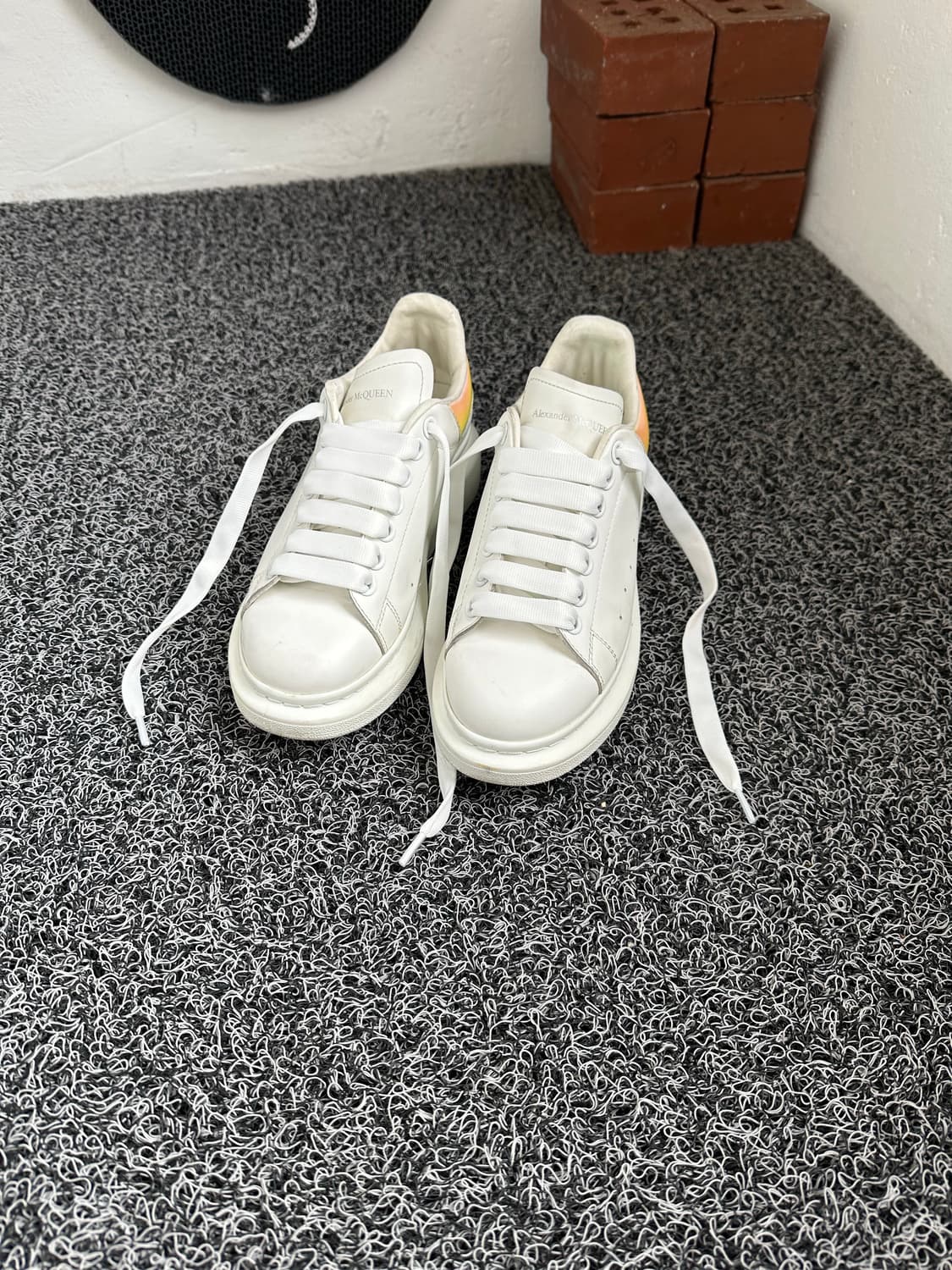 알렉산더 맥퀸 오버솔 홀로그램 스니커즈 상품이미지3