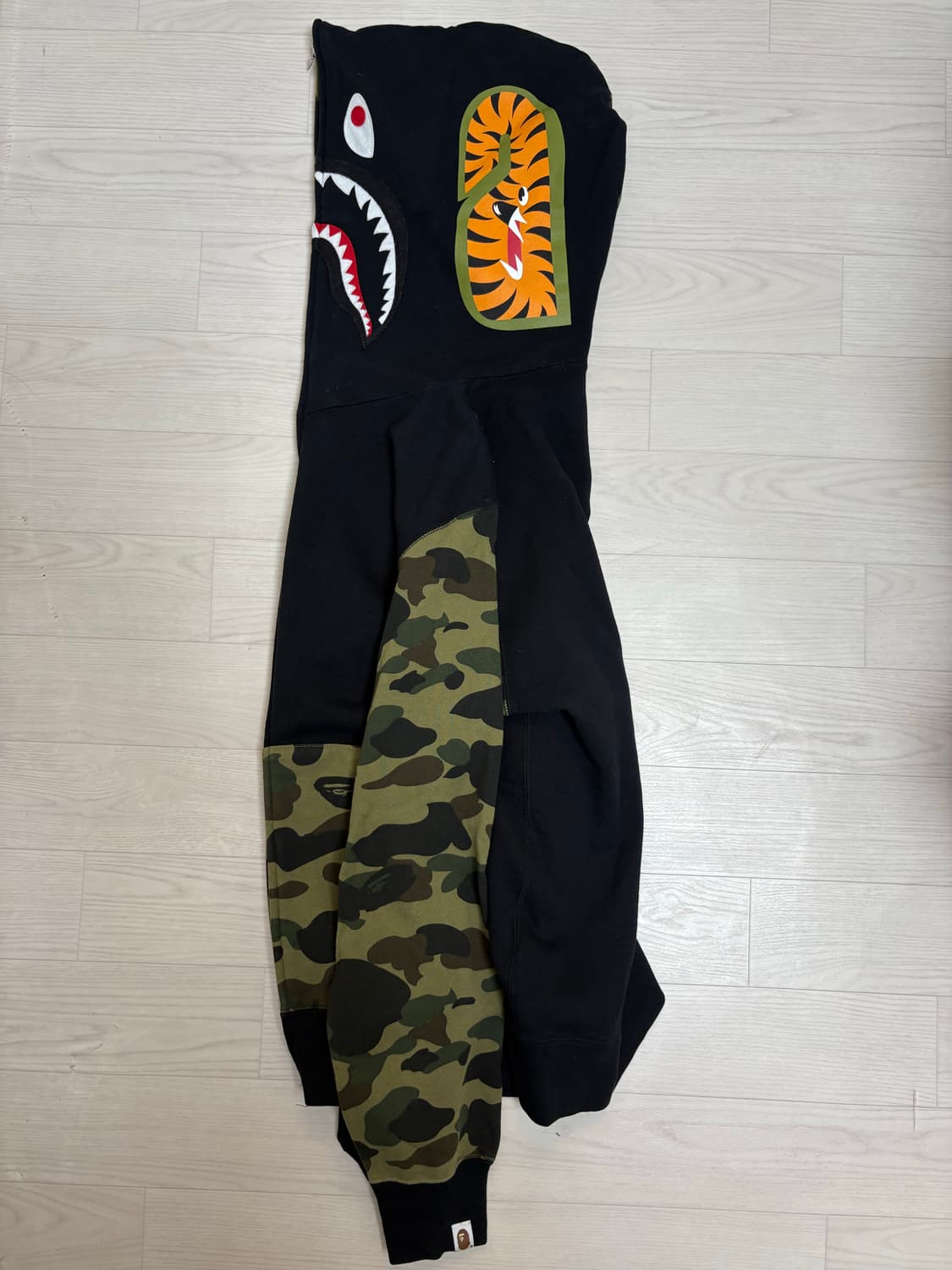 [XL] 베이프 샤크 후드집업 블랙 카모 판매합니다. 상품이미지3