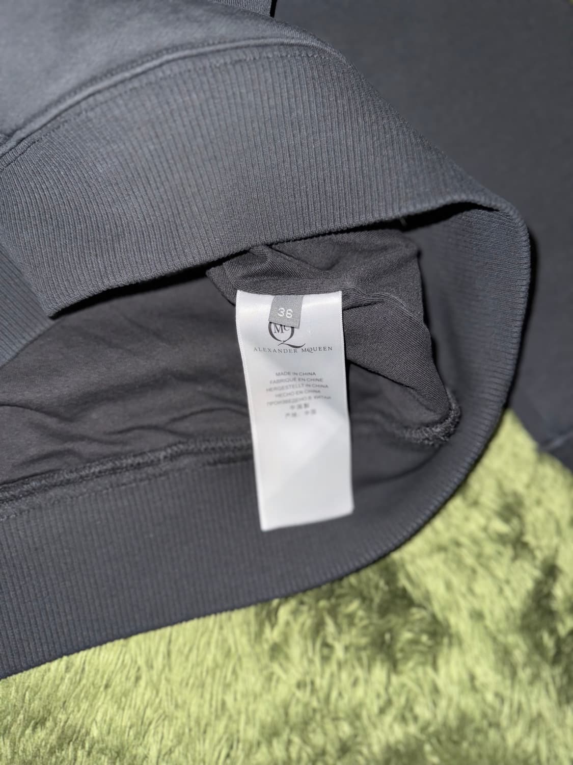 [36] 알렉산더 맥퀸 비즈 디테일 루즈 핏 스웻 셔츠 블랙 상품이미지5