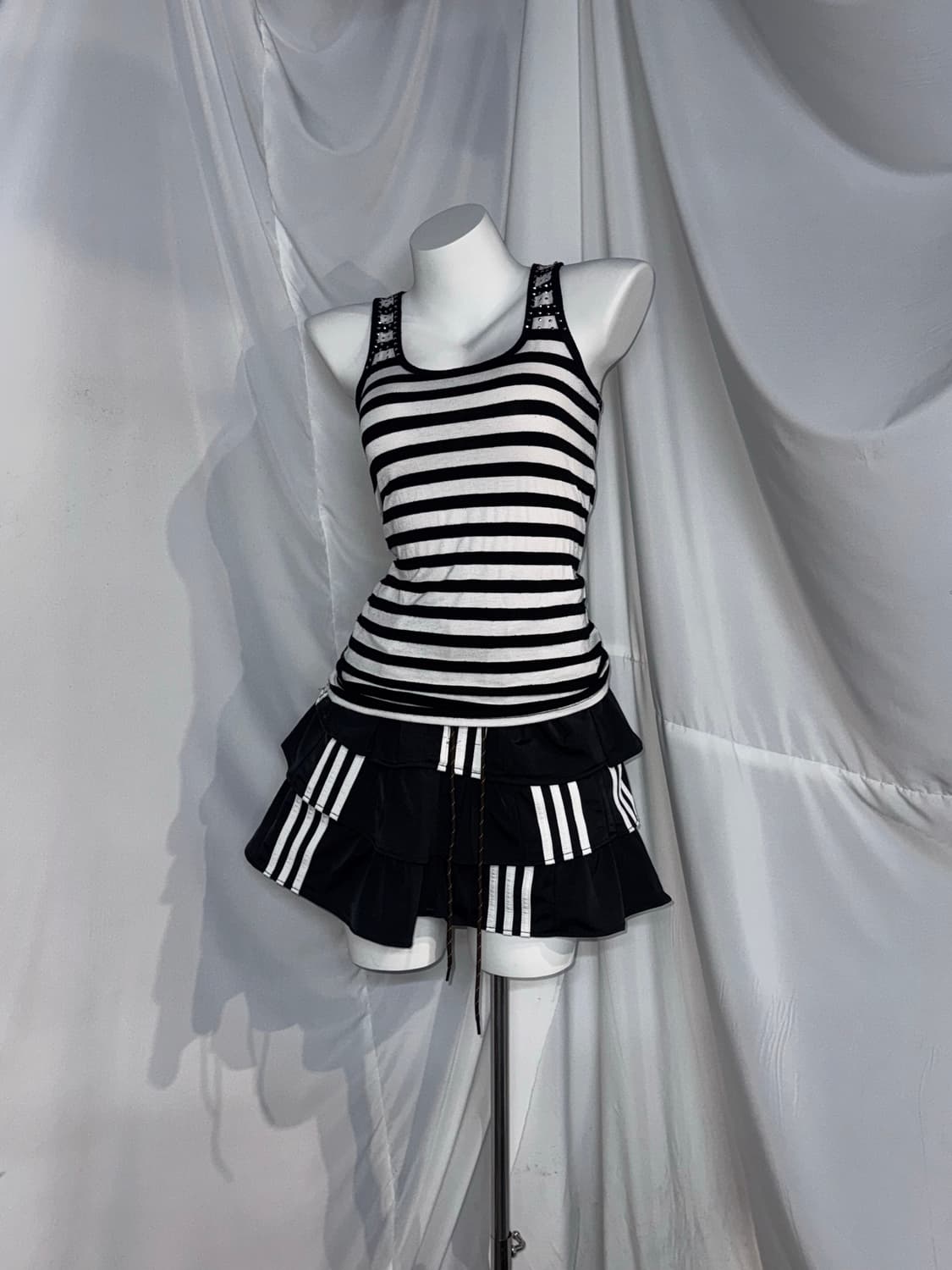 00‘s 무채색 데일리 갸루 아디다스 리메이크 스커트 코디세트 상품이미지4