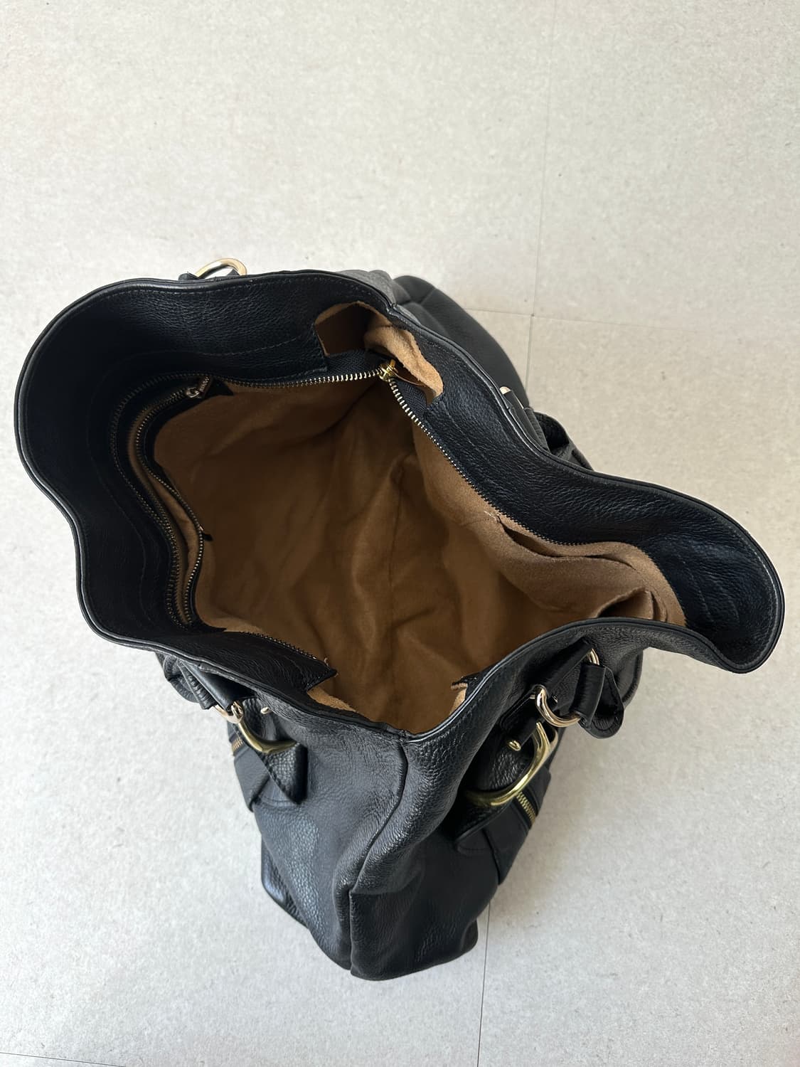 지미추 블랙 레더 메탈 숄더백 상품이미지5