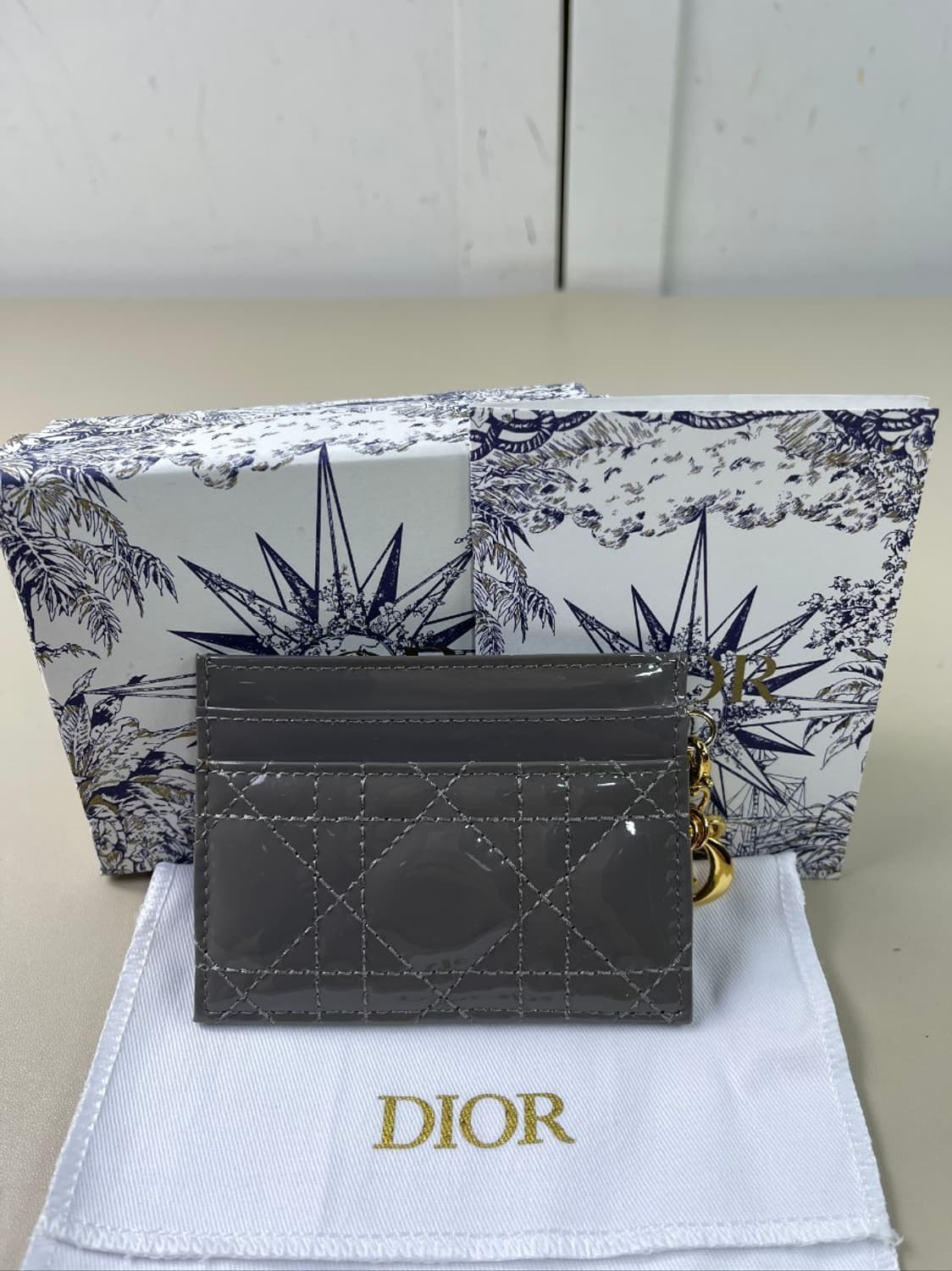 디올 카드지갑 그레이 풀박스 새상품 상품이미지1