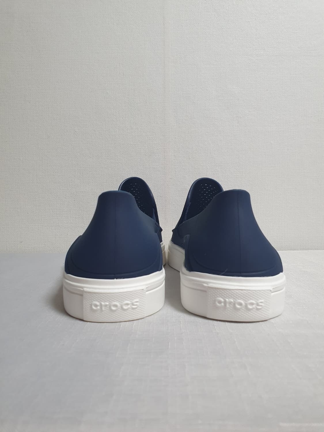 280mm 크록스 시티레인 로카 슬립온 네이비 화이트 상품이미지5